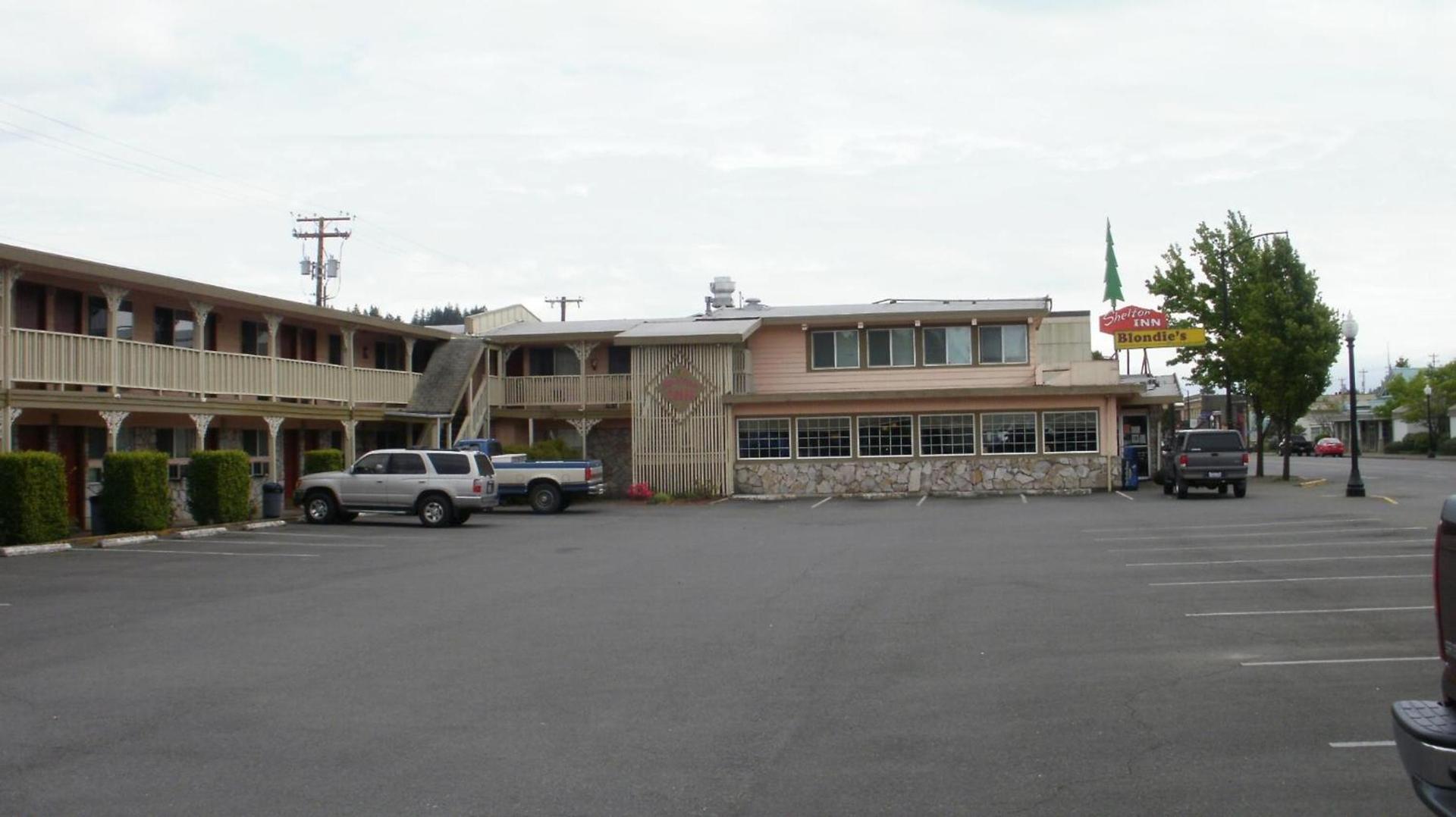 Shelton Inn photo 9