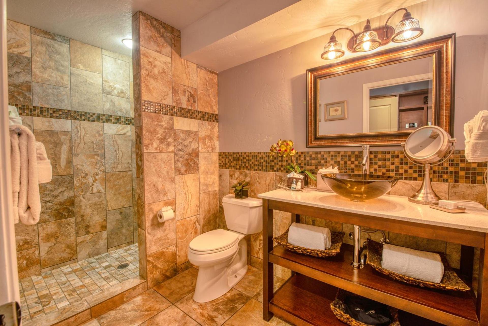 The Tavern Hotel photo 25