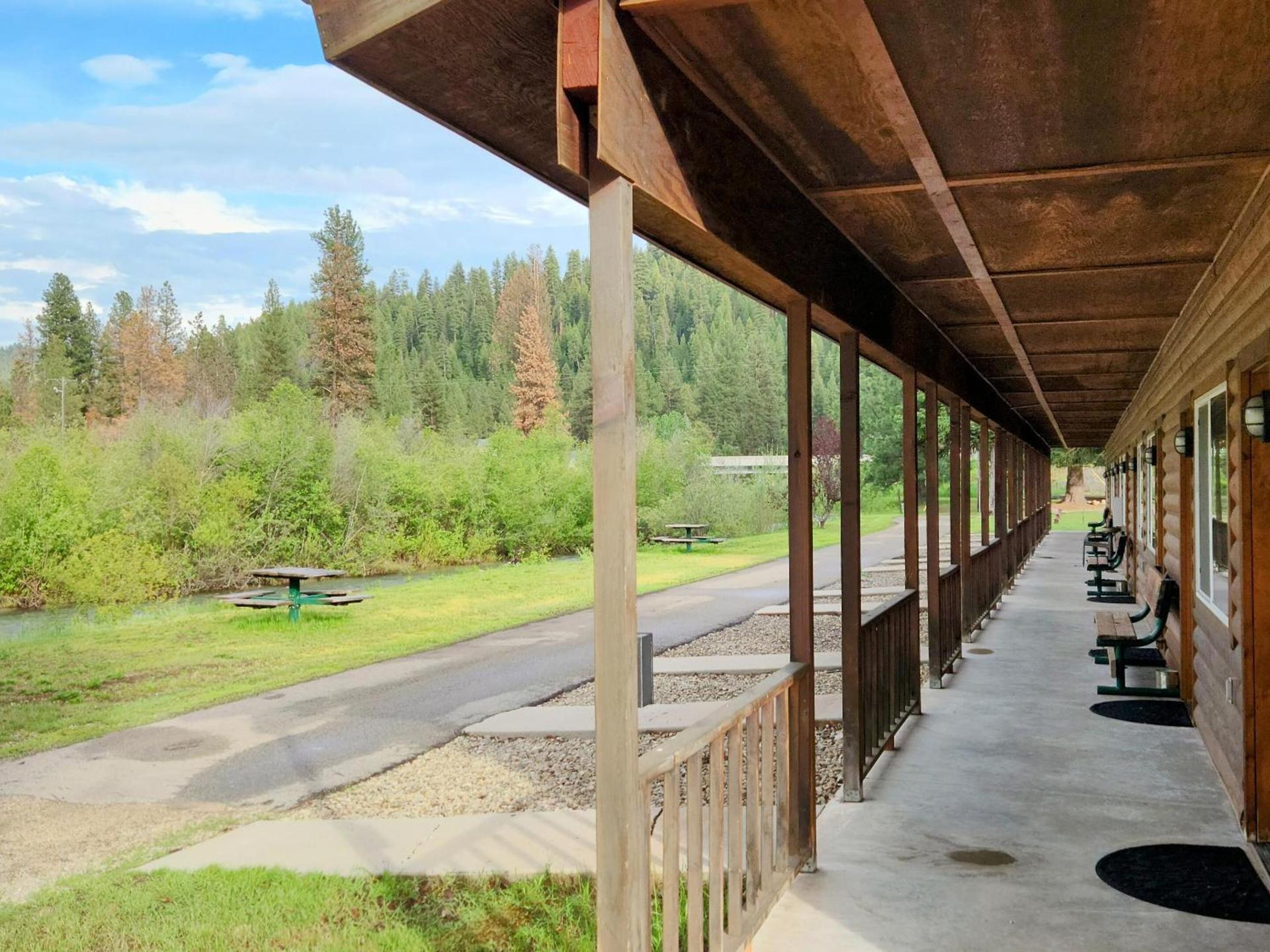 Southfork Lodge - Riverside Inn photo 10