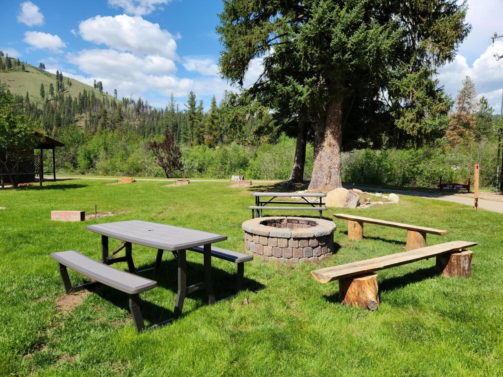 Southfork Lodge - Riverside Inn photo 11