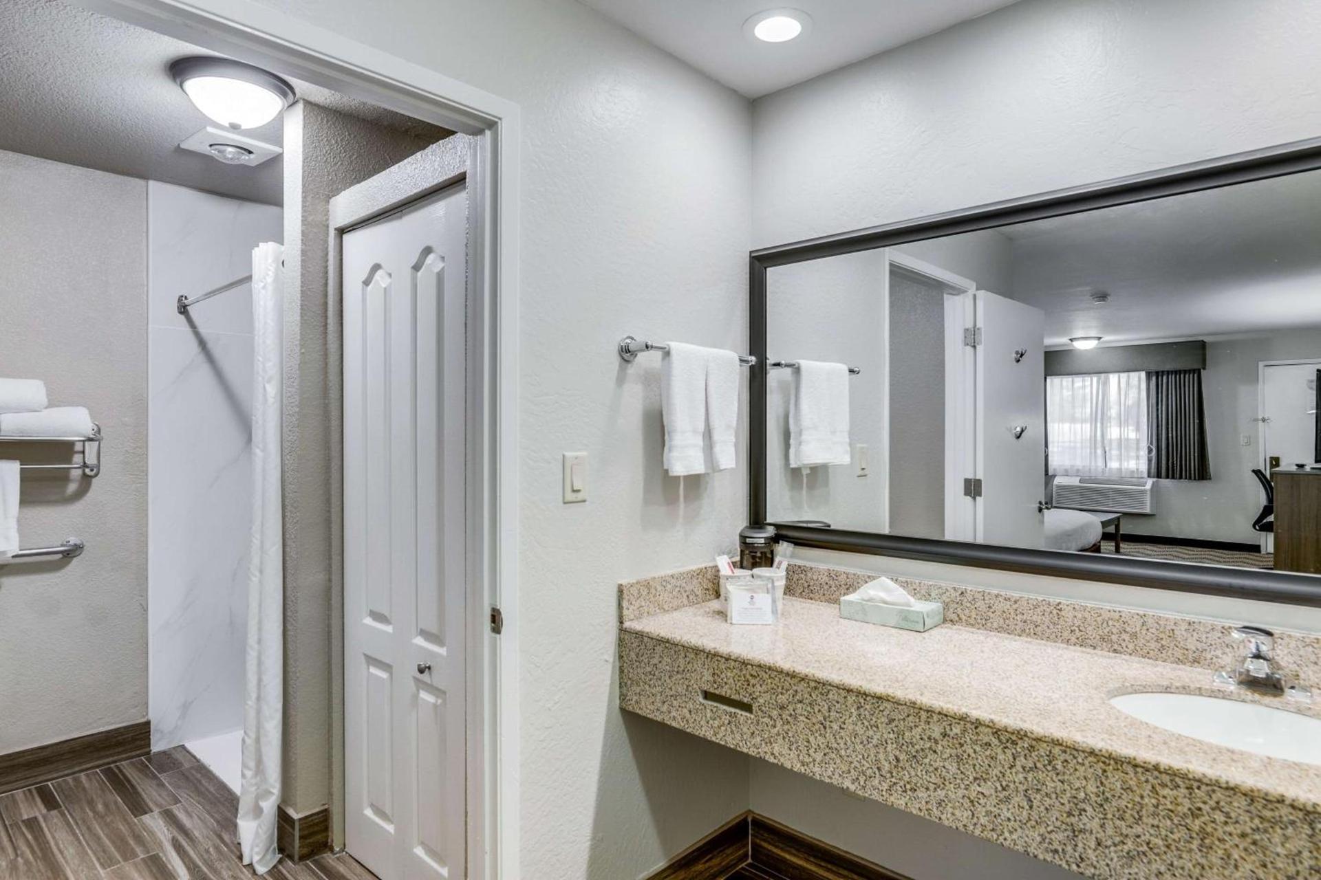 Best Western Plus Sonora Oaks Hotel and Conference Center photo 13