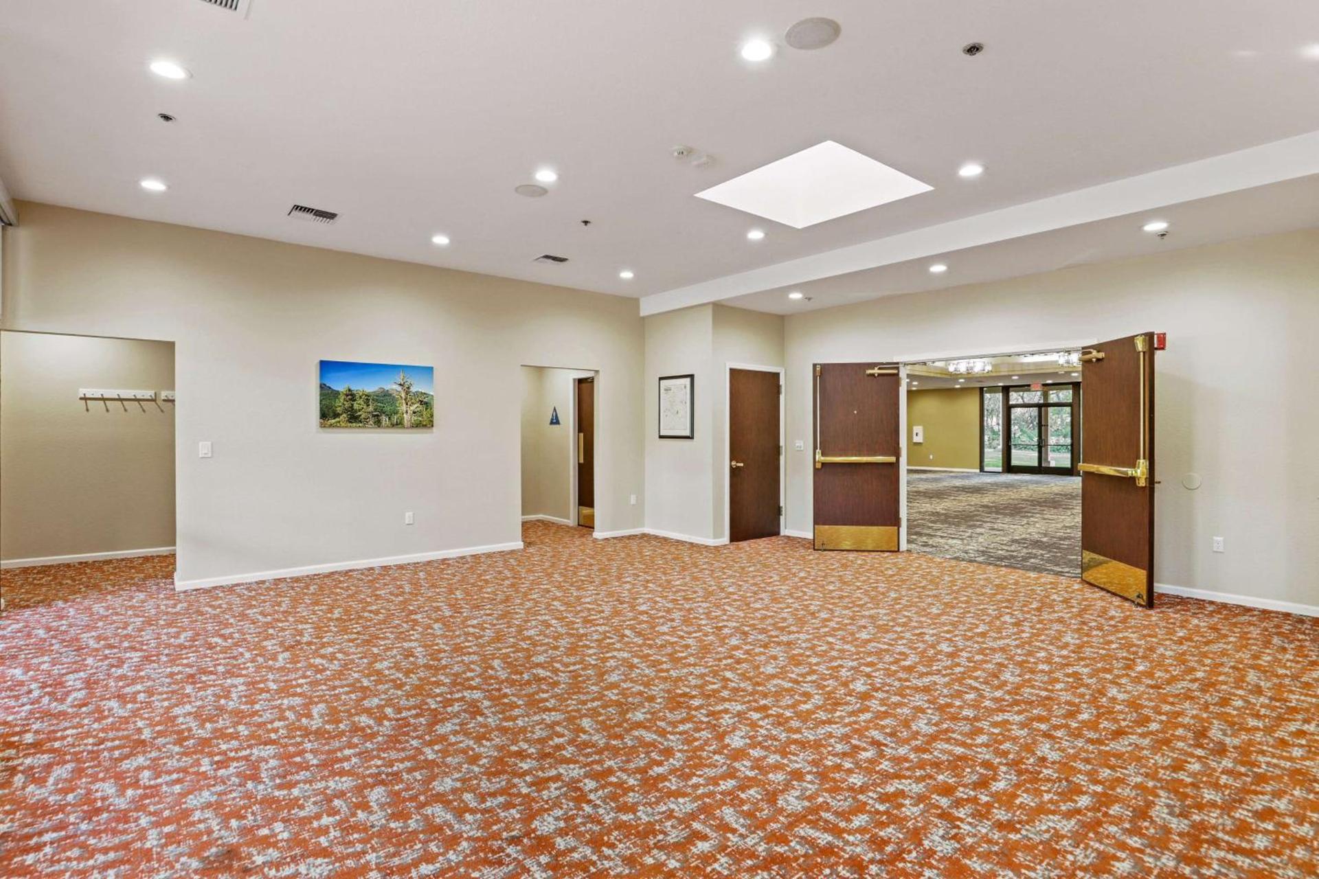 Best Western Plus Sonora Oaks Hotel and Conference Center photo 10