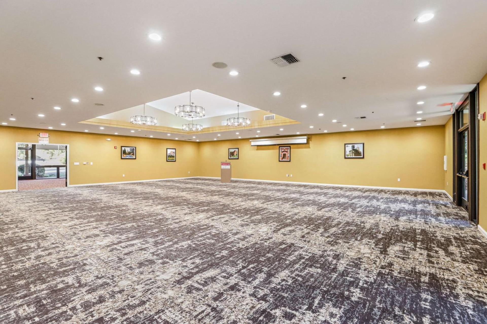 Best Western Plus Sonora Oaks Hotel and Conference Center photo 11