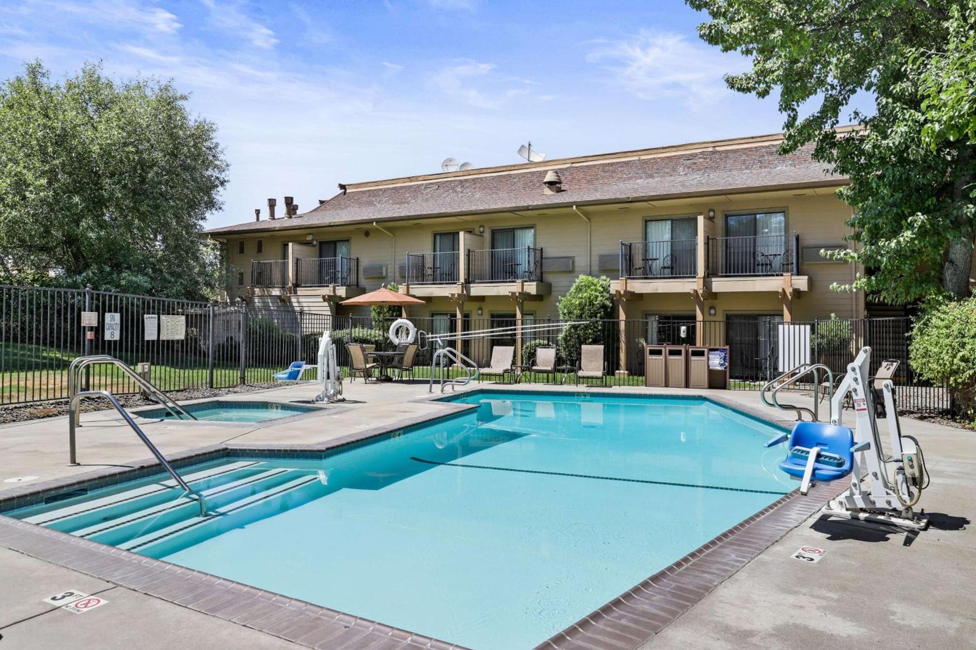 Best Western Plus Sonora Oaks Hotel and Conference Center photo 8