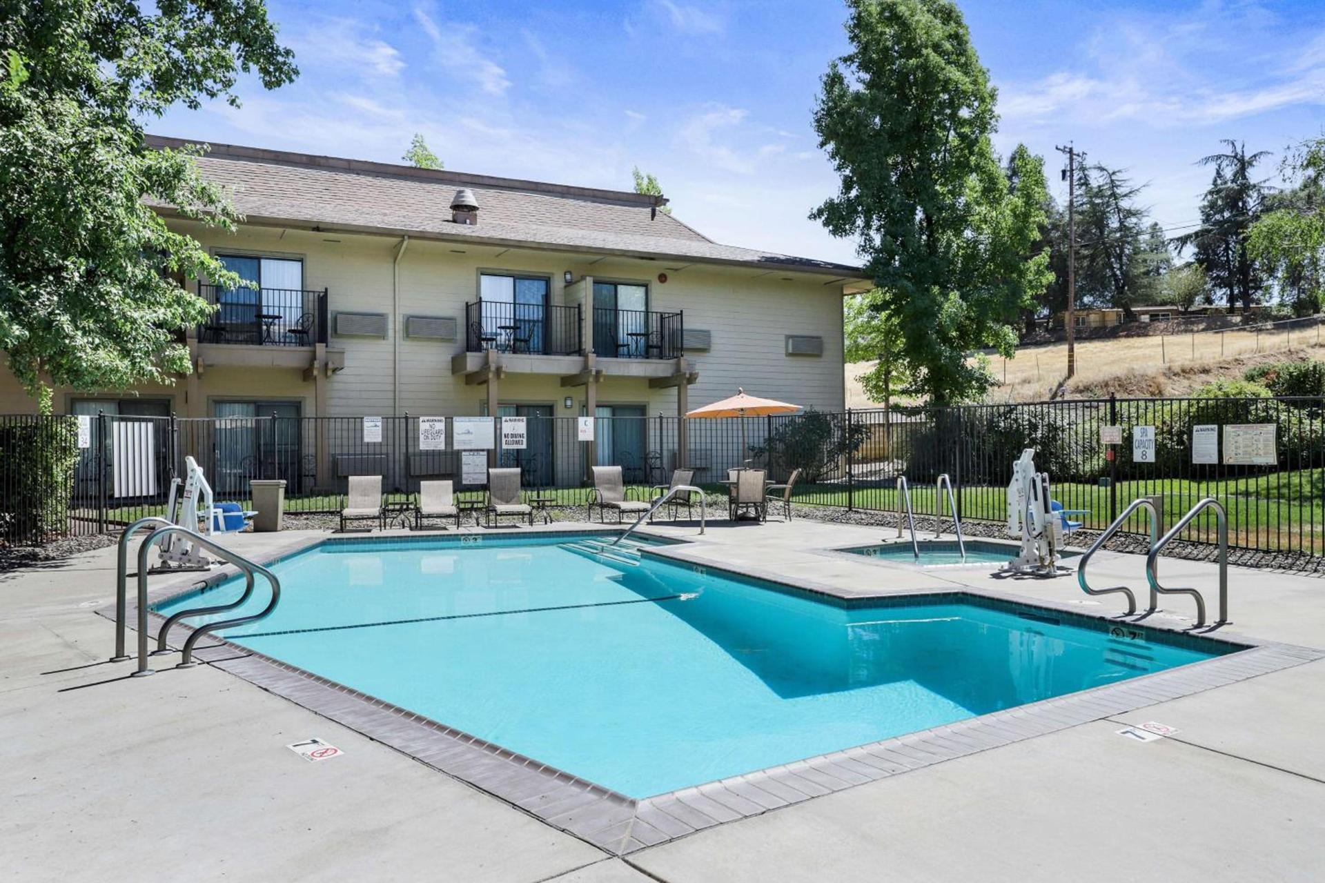 Best Western Plus Sonora Oaks Hotel and Conference Center photo 9