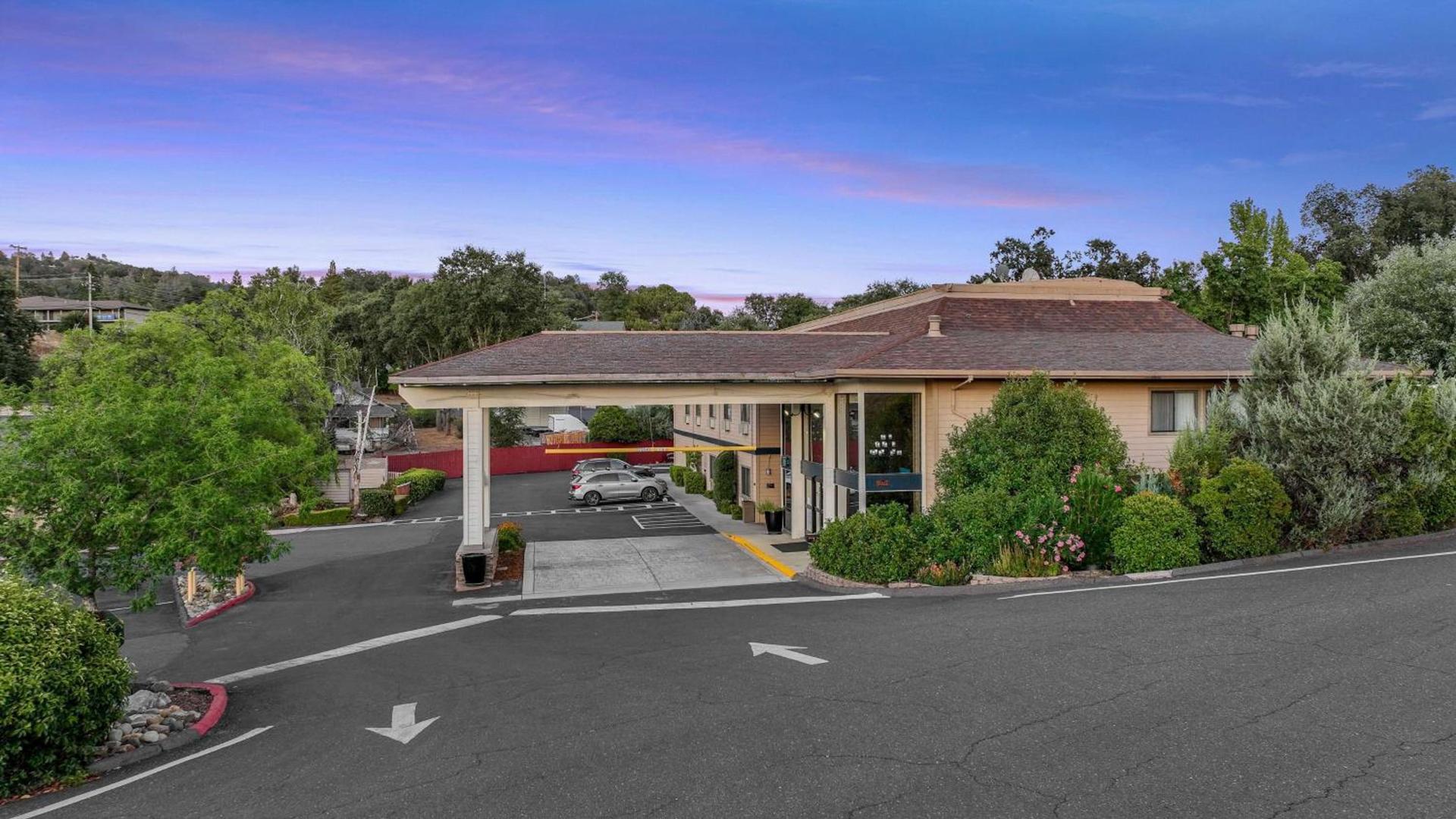 Best Western Plus Sonora Oaks Hotel and Conference Center photo 2