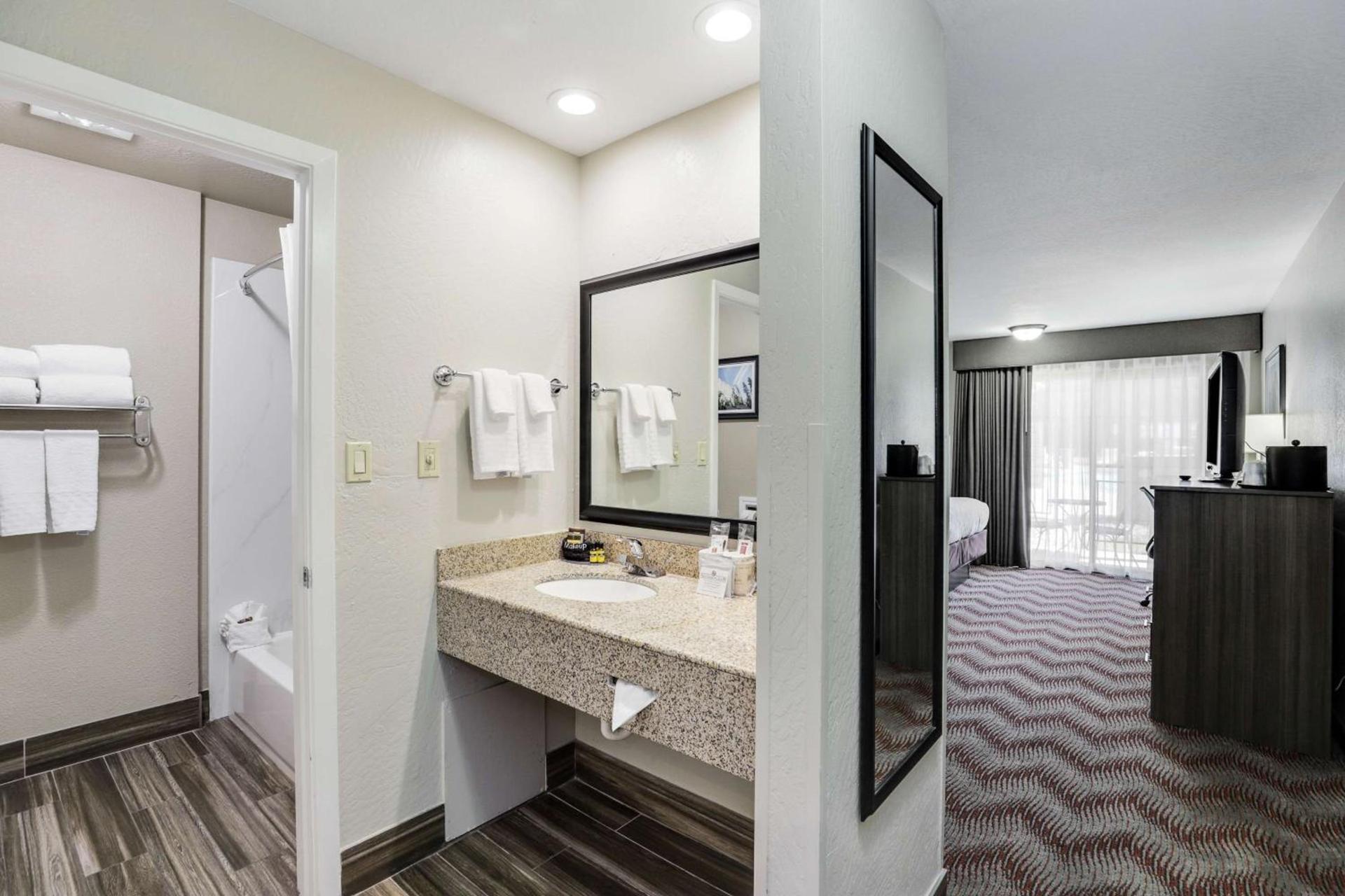 Best Western Plus Sonora Oaks Hotel and Conference Center photo 63