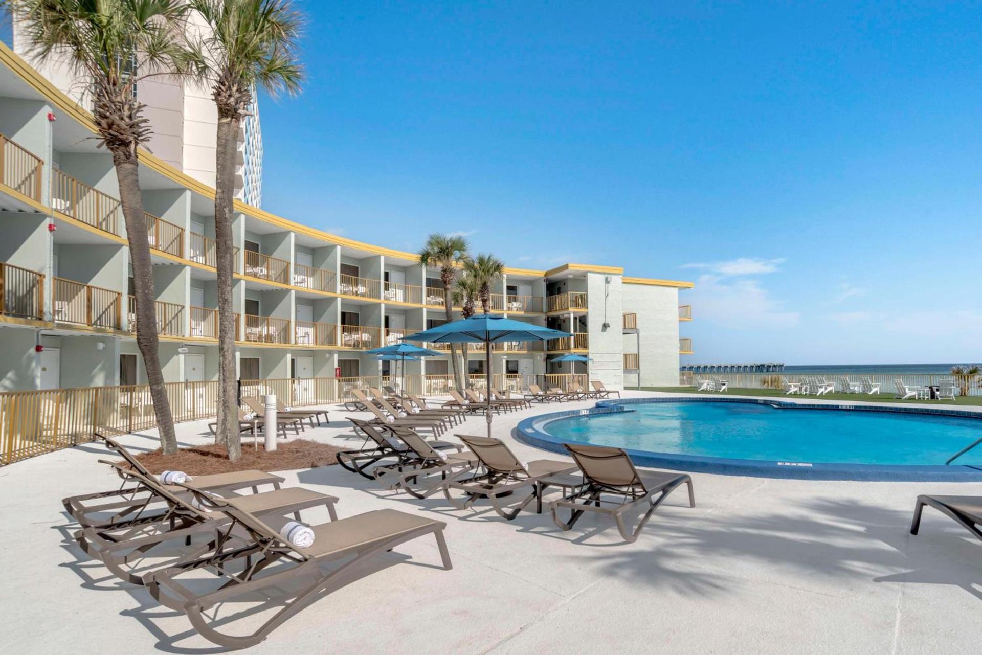 Chateau Beachfront Hotel, a By the Sea Resort photo 2