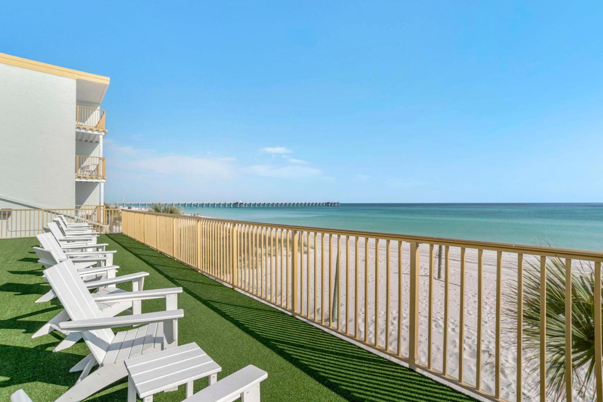 Chateau Beachfront Hotel, a By the Sea Resort photo 9