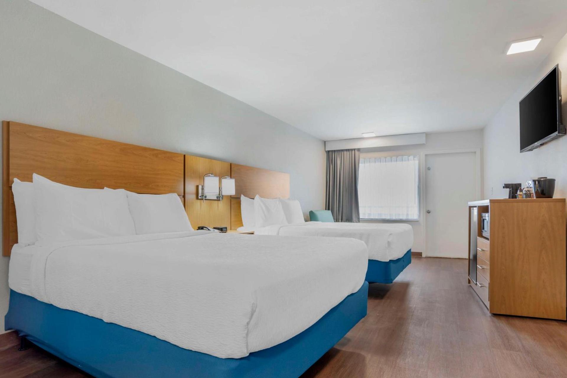 Chateau Beachfront Hotel, a By the Sea Resort photo 16