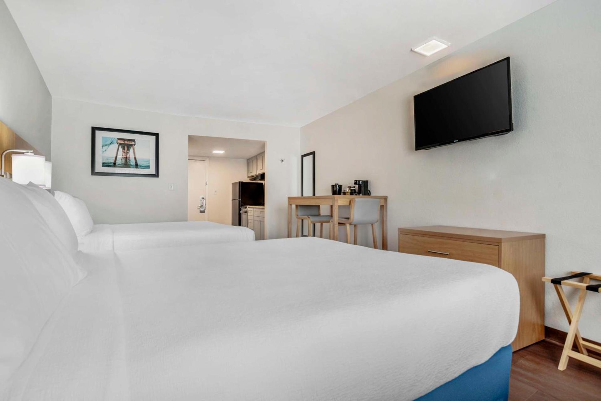 Chateau Beachfront Hotel, a By the Sea Resort photo 24