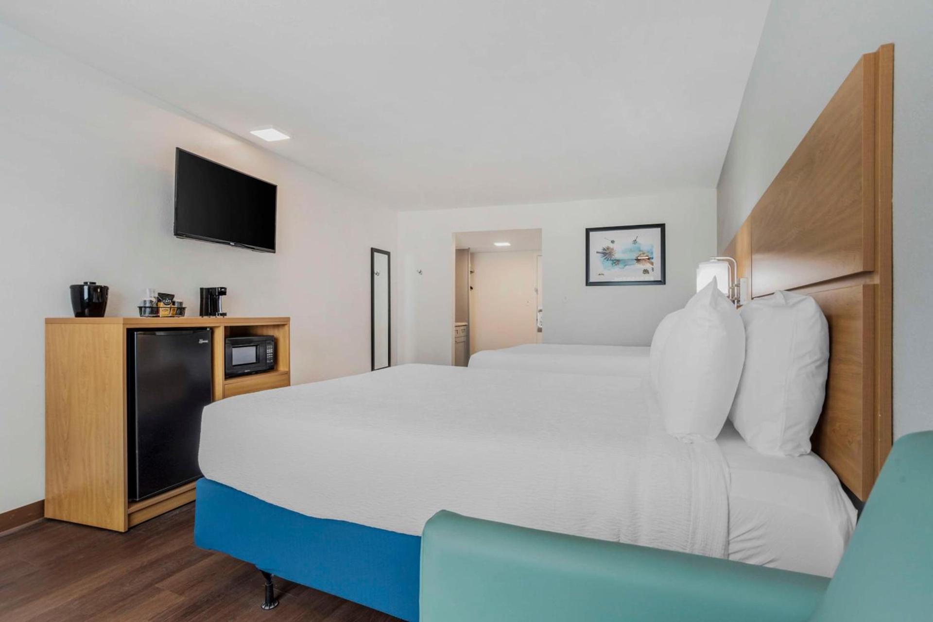 Chateau Beachfront Hotel, a By the Sea Resort photo 18