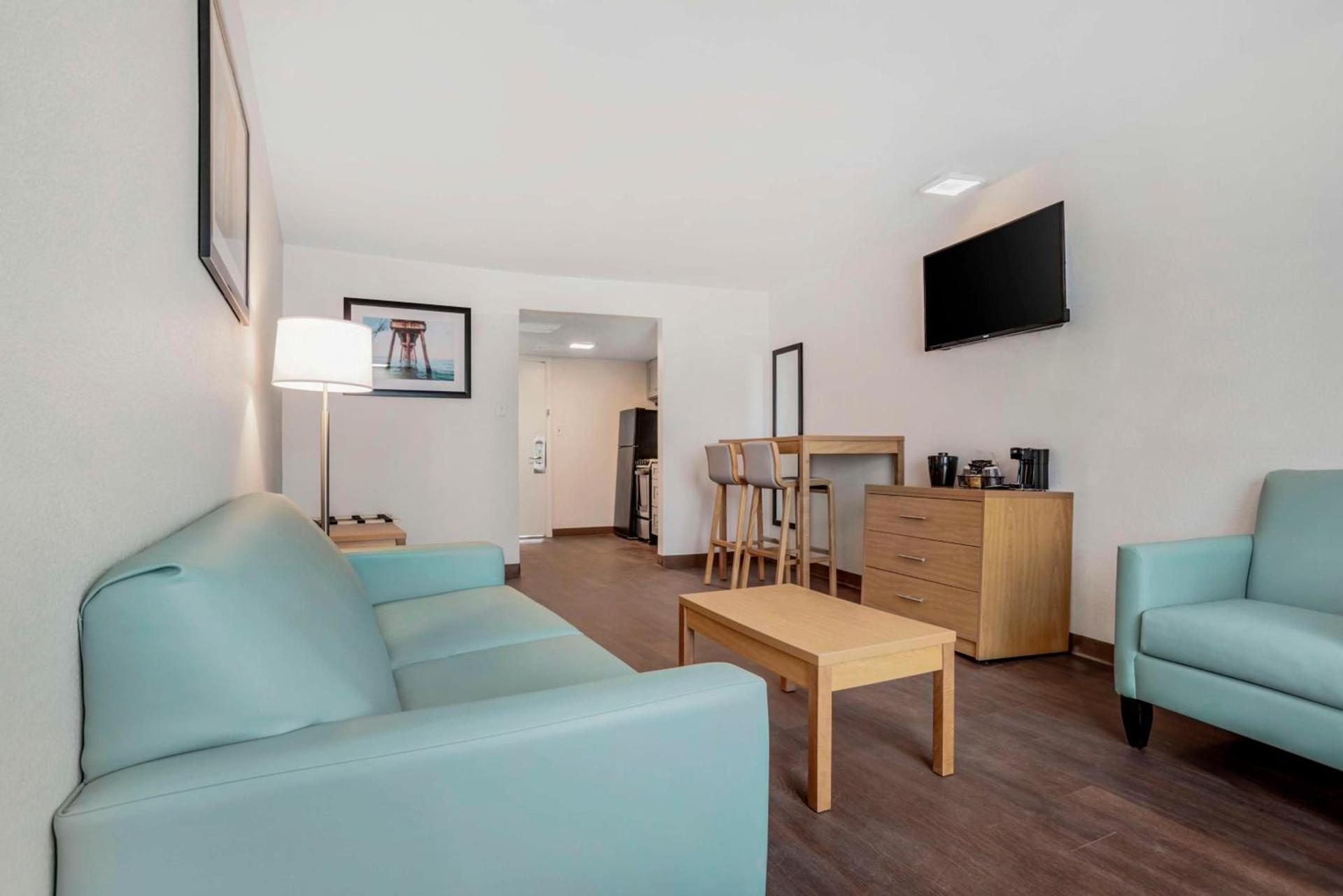 Chateau Beachfront Hotel, a By the Sea Resort photo 41