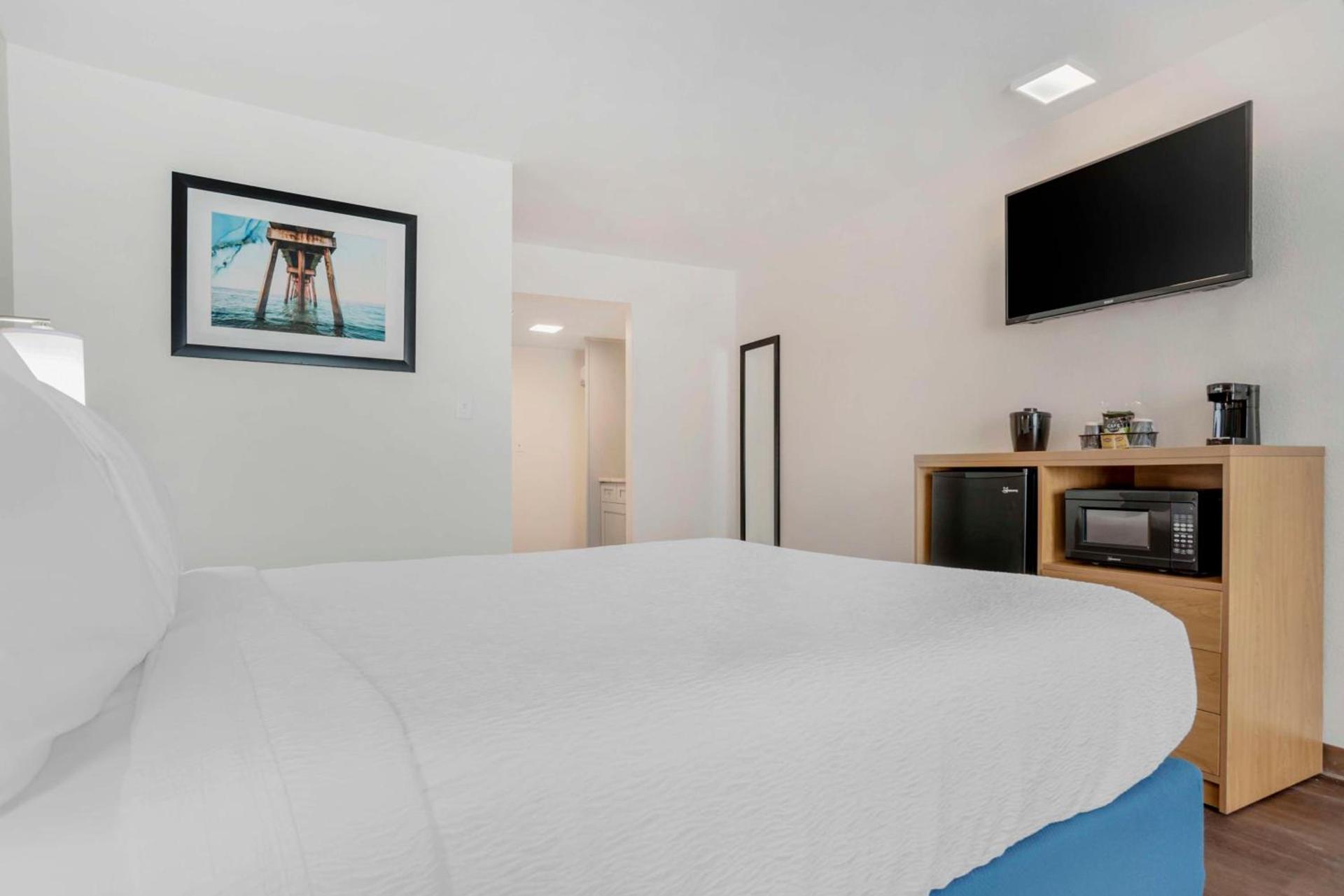 Chateau Beachfront Hotel, a By the Sea Resort photo 38
