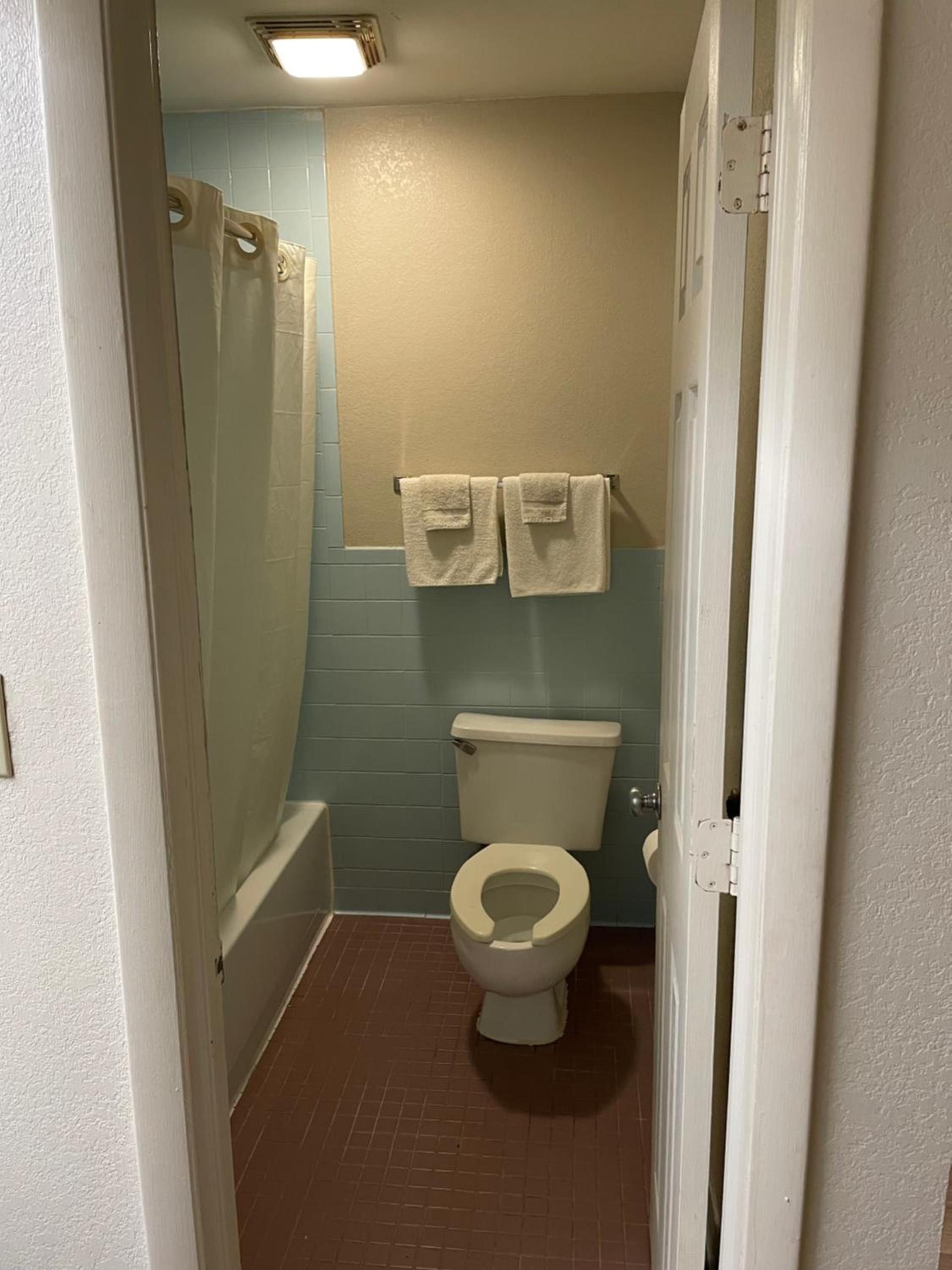 Royal Inn Motel photo 7