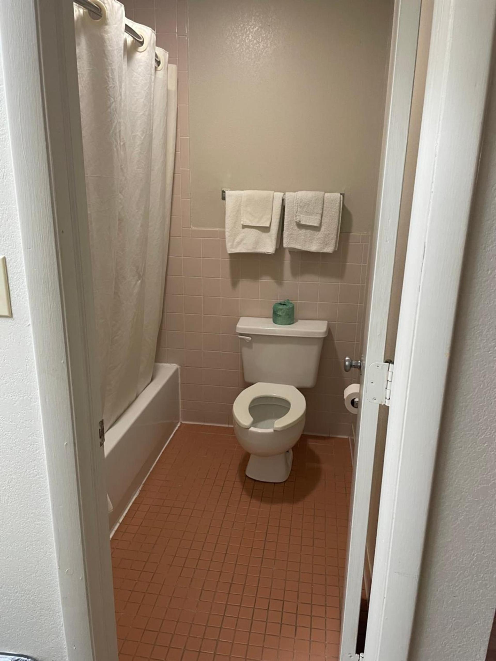 Royal Inn Motel photo 11