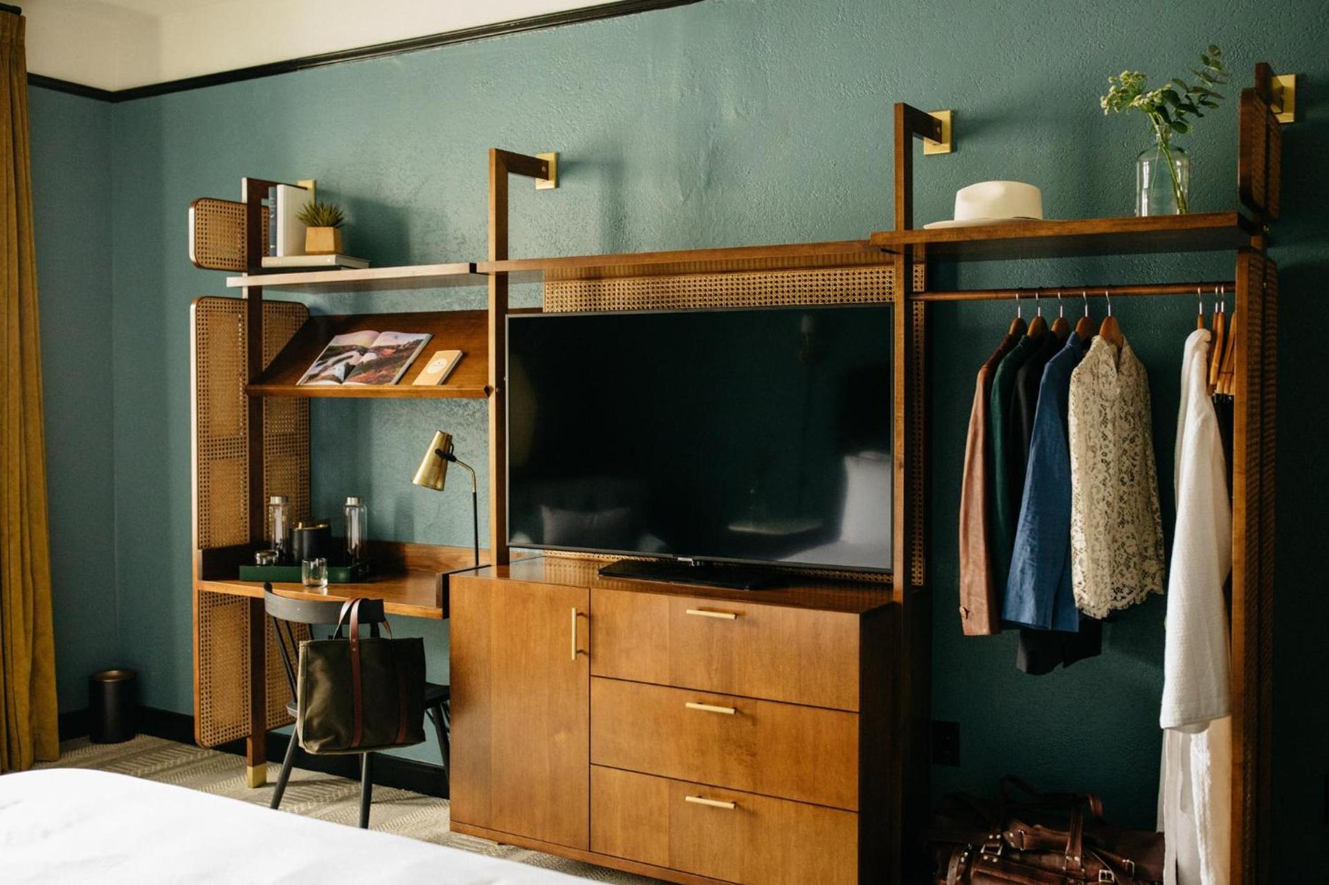 Emeline photo 10