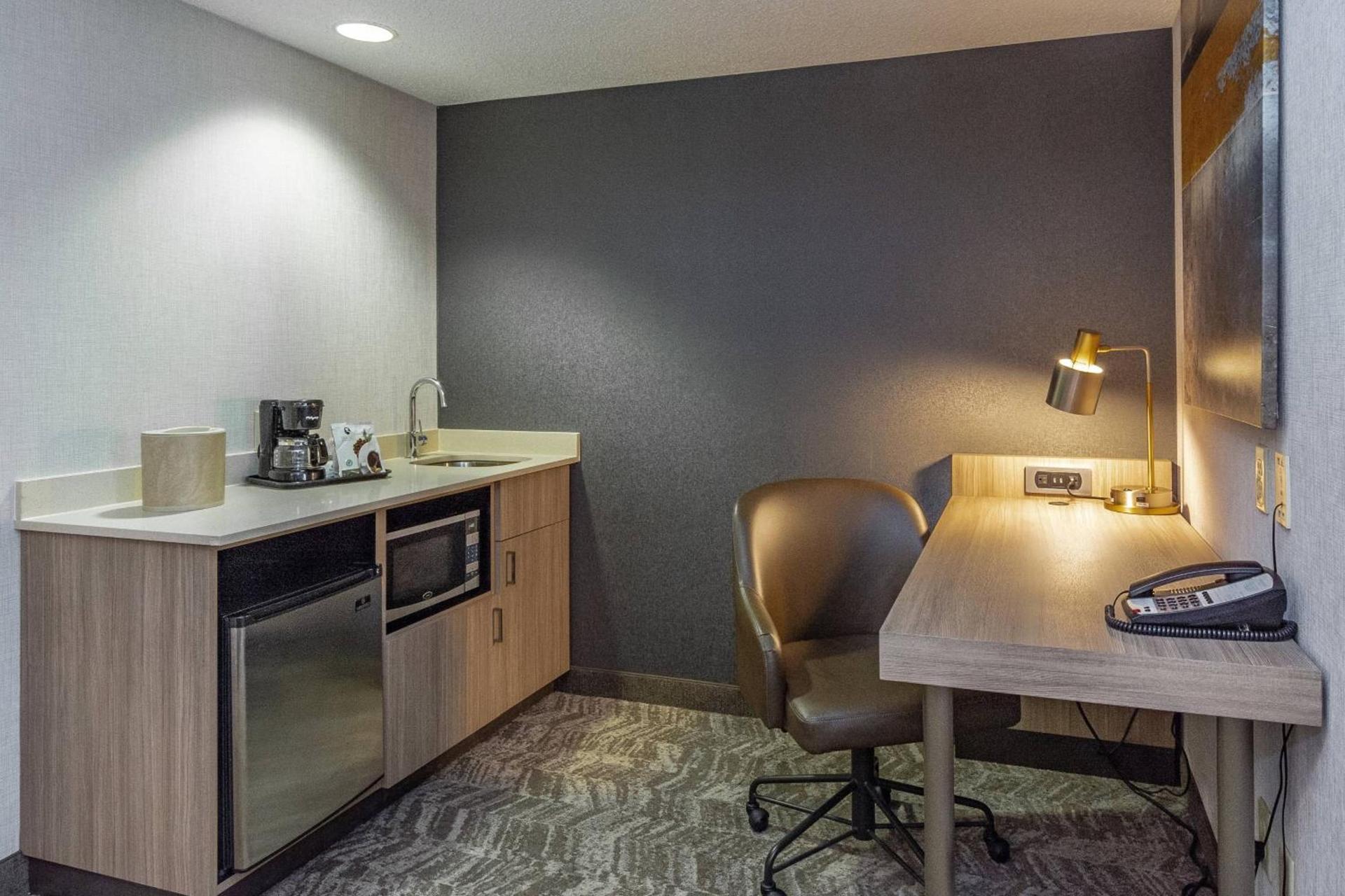 SpringHill Suites Anchorage Midtown photo 6