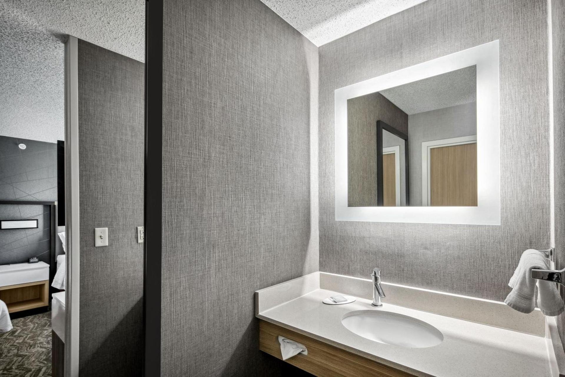 SpringHill Suites Anchorage Midtown photo 7