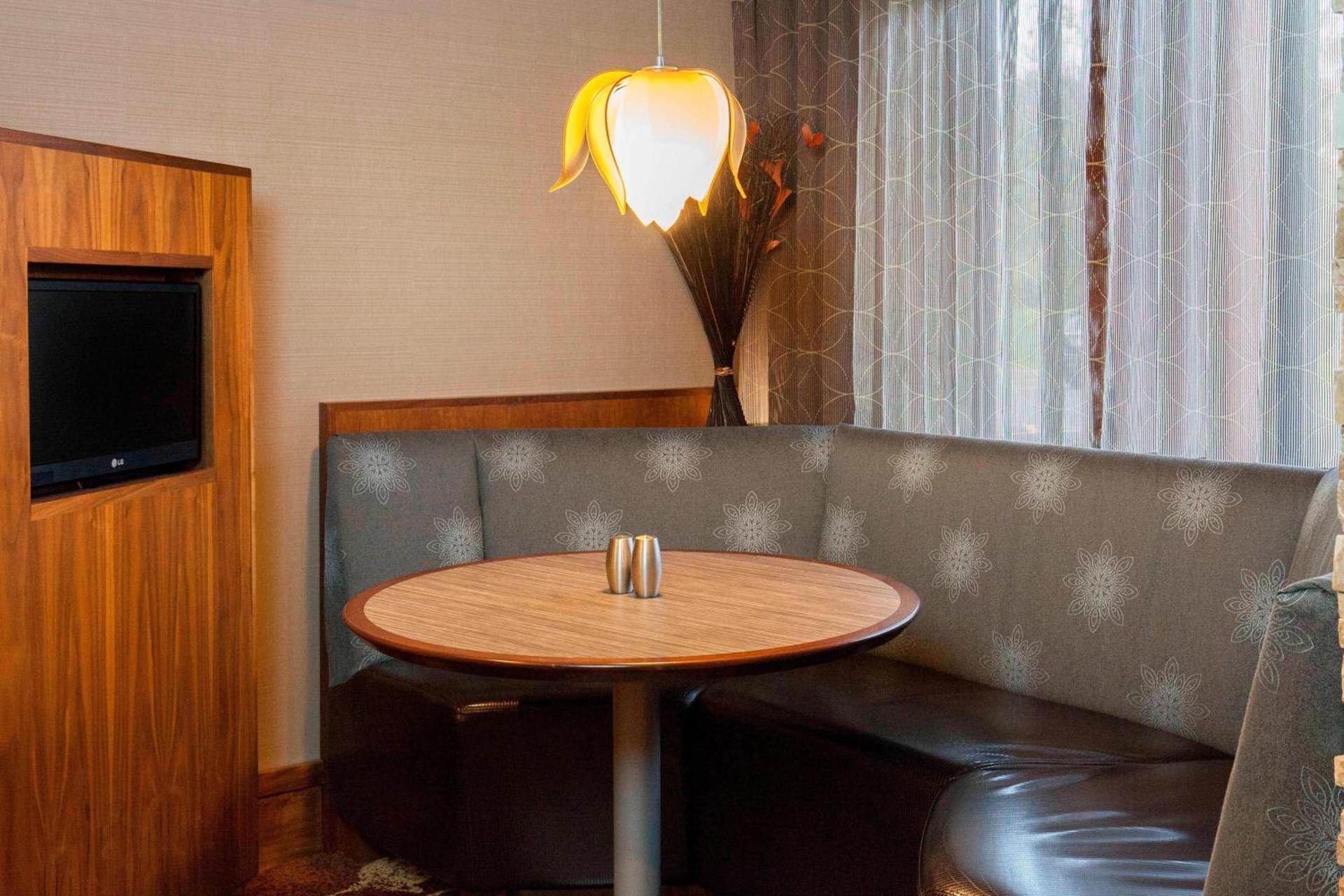 Courtyard by Marriott Ithaca Airport/University photo 14