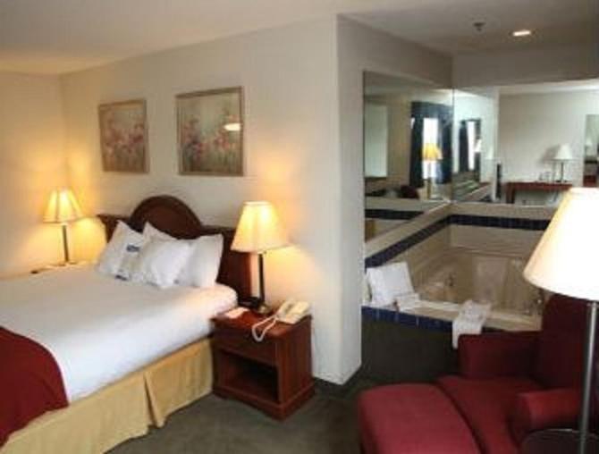 Baymont by Wyndham Rolla photo 30