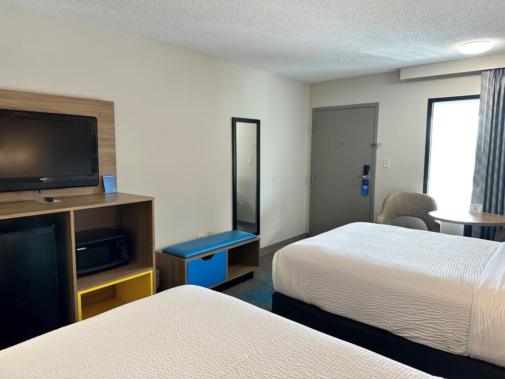 Days Inn by Wyndham Valdosta I-75 photo 38