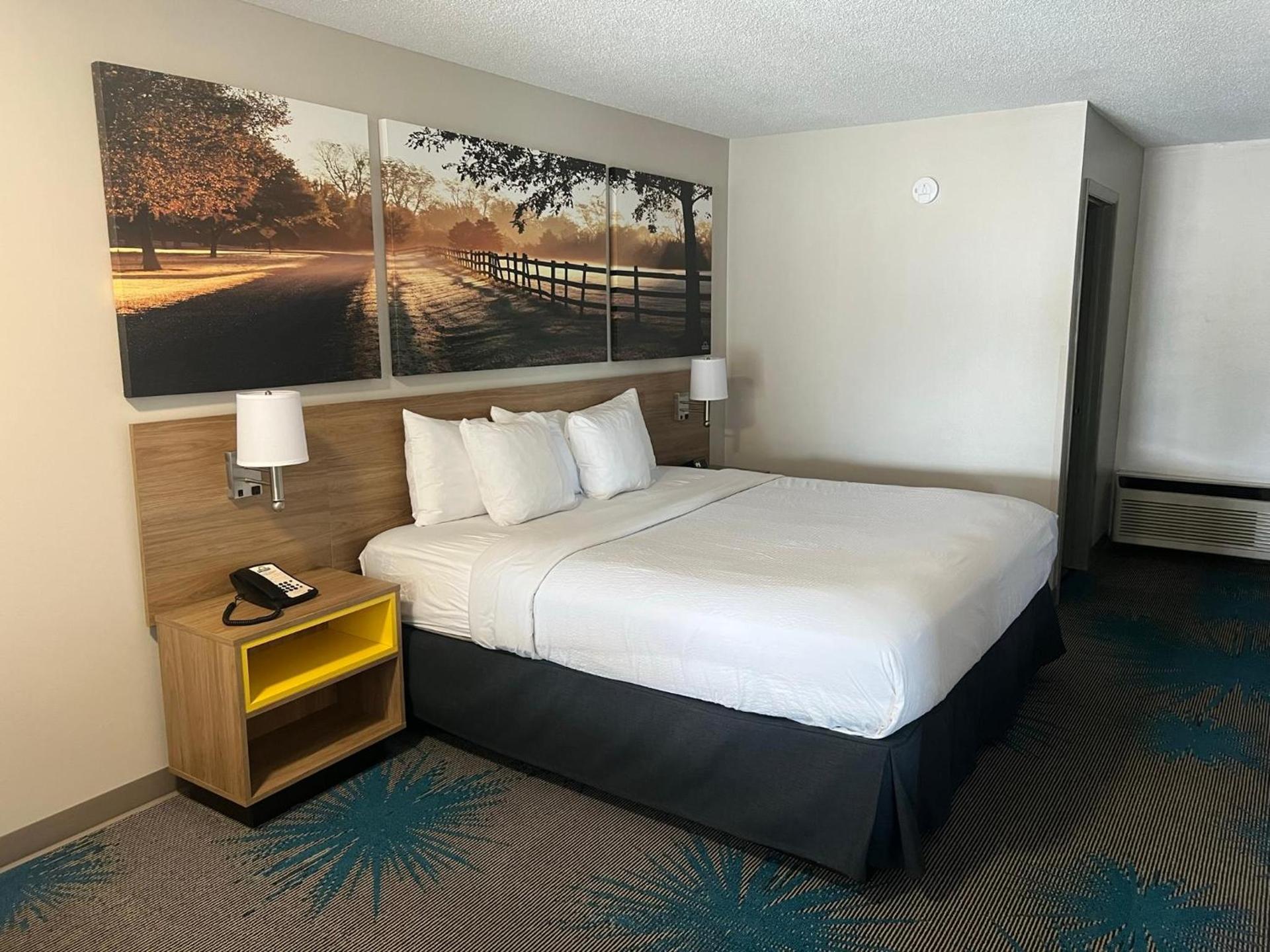 Days Inn by Wyndham Valdosta I-75 photo 42