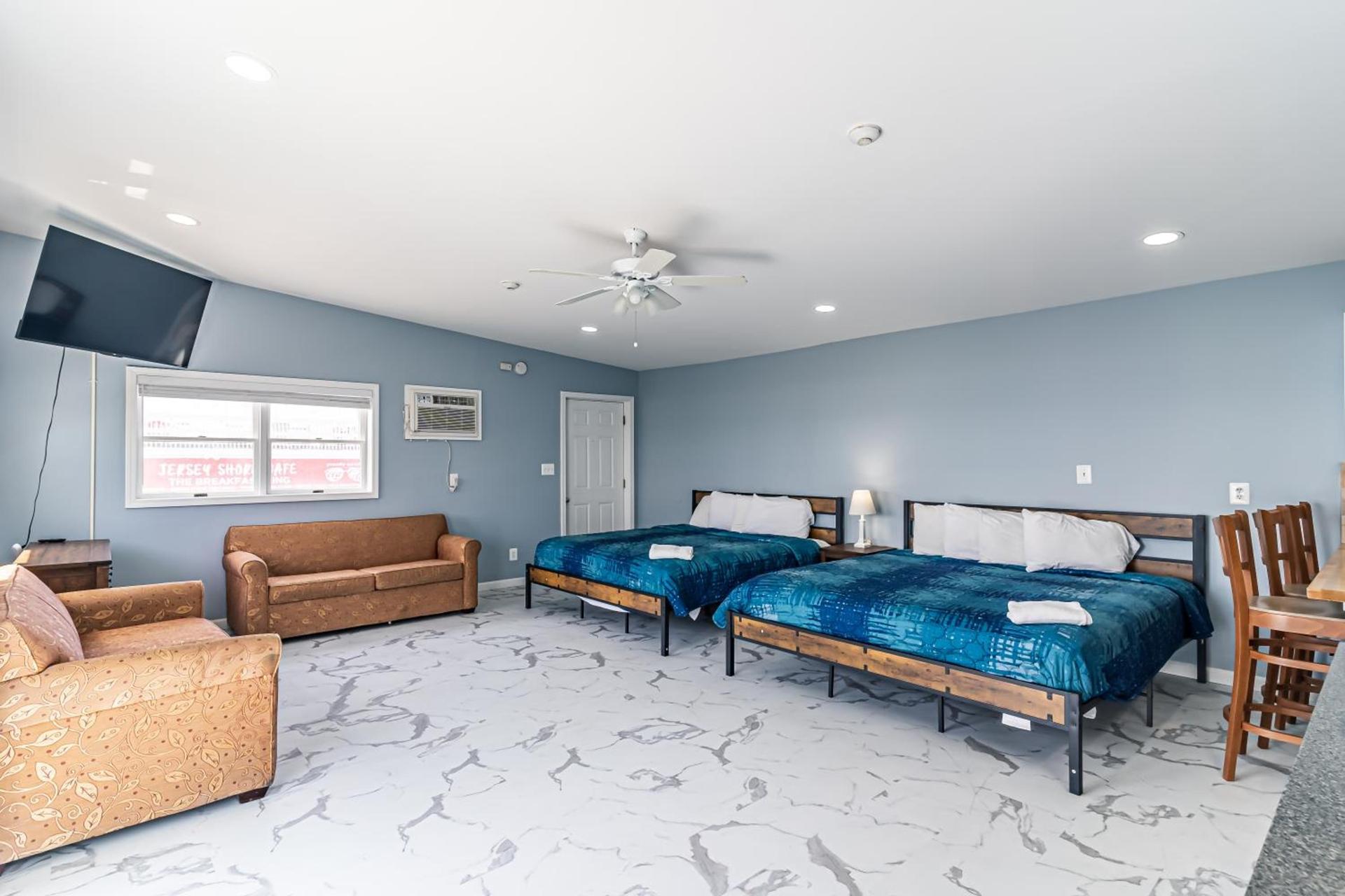 Boardwalk Sand & Surf Beach Hotel Oceanfront photo 39