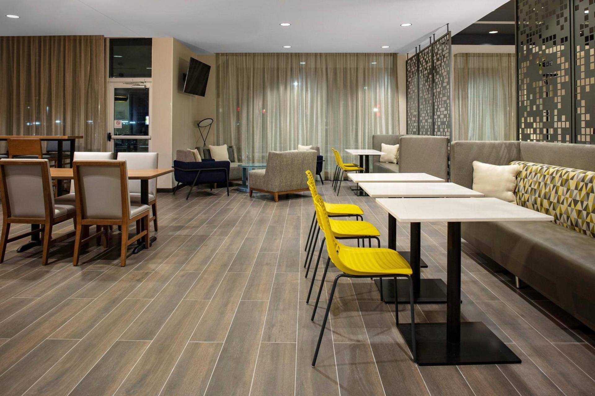 TownePlace Suites by Marriott Orlando Airport photo 32