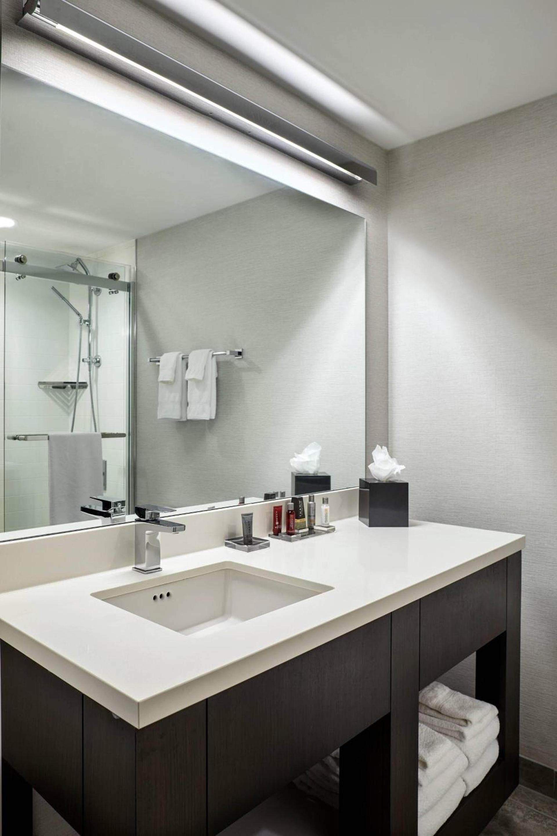 Marriott Cincinnati Northeast photo 10