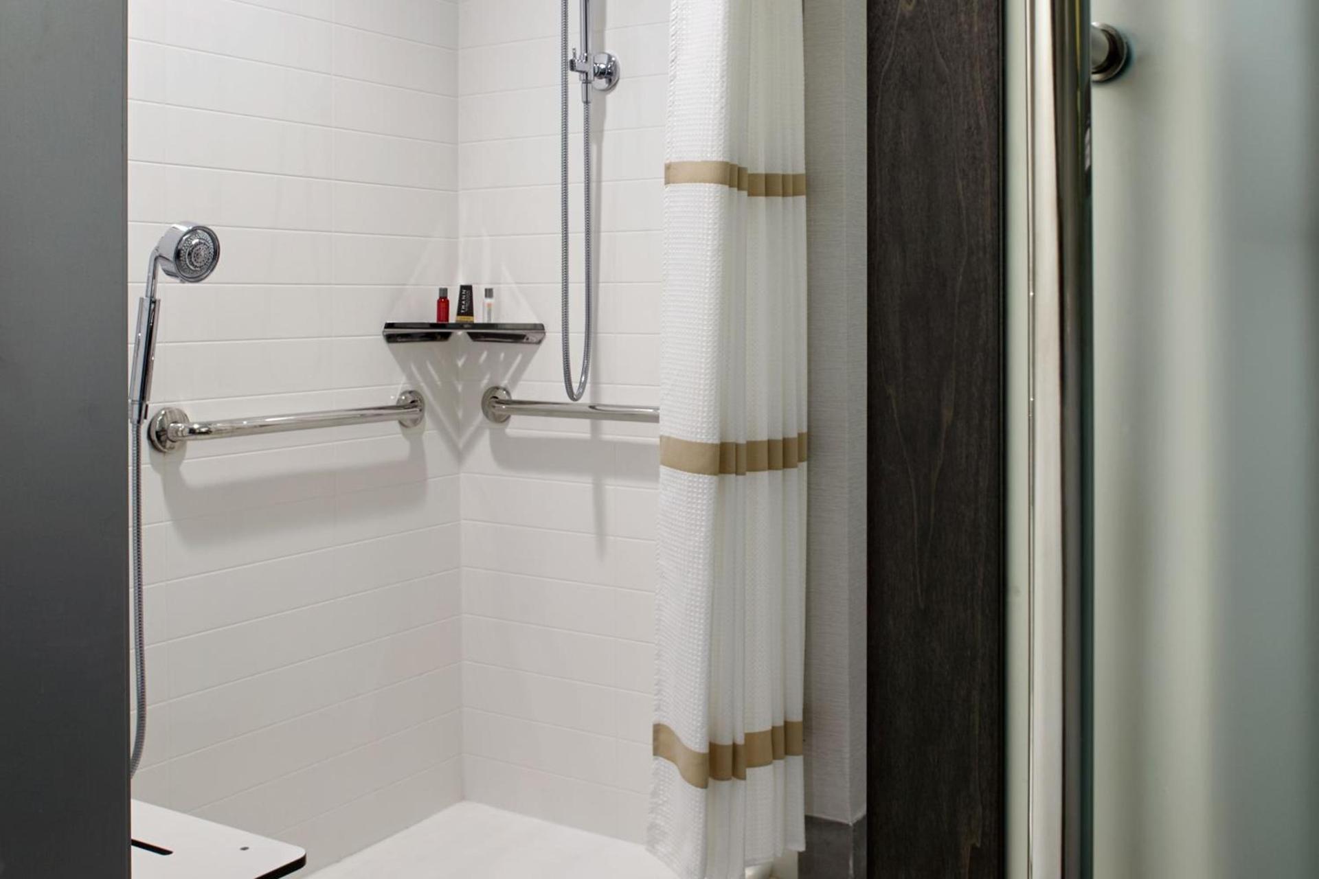 Marriott Cincinnati Northeast photo 13