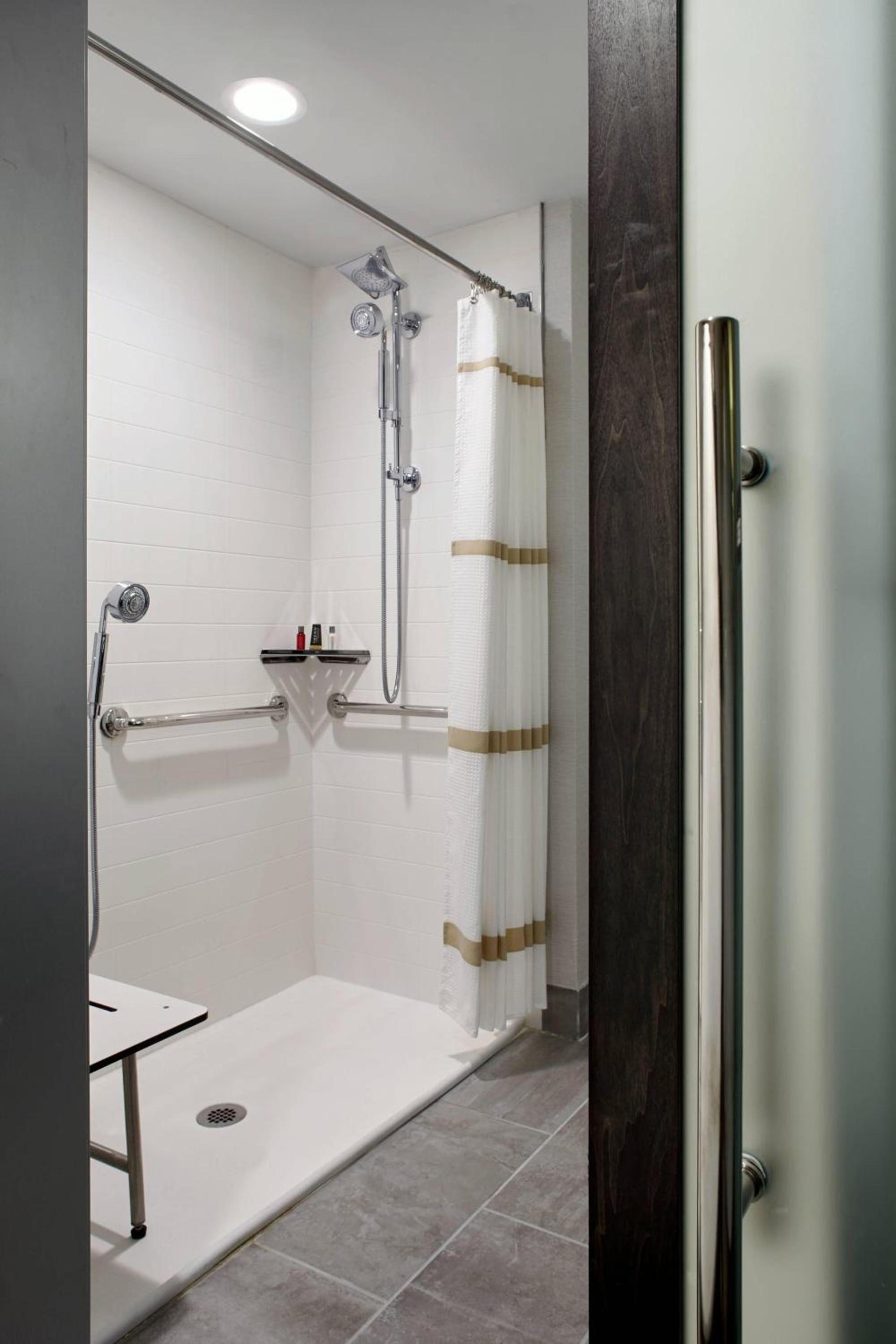 Marriott Cincinnati Northeast photo 14