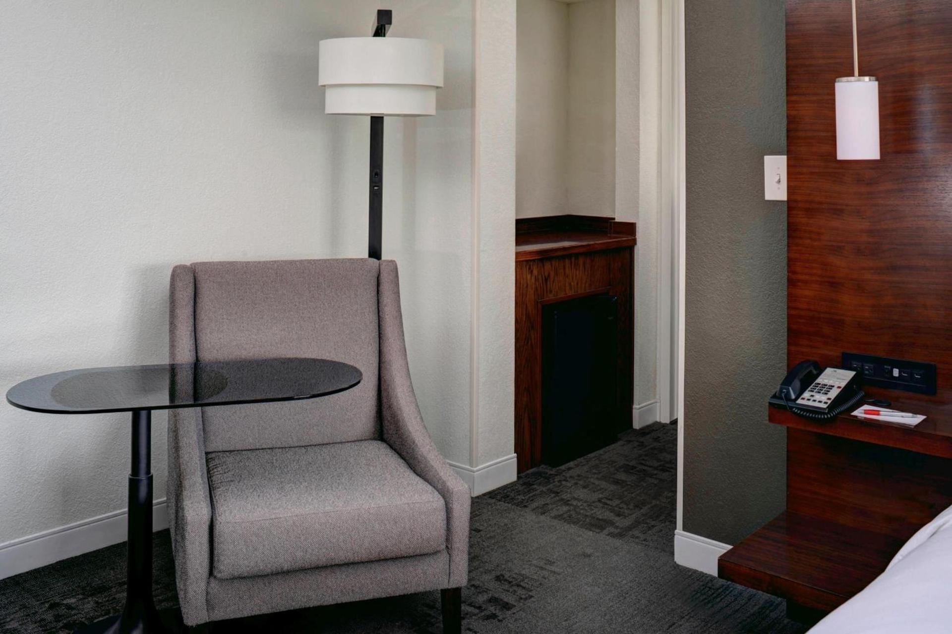 Marriott East Lansing at University Place photo 11