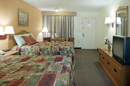 Rodeway Inn Canton I-55 photo 12