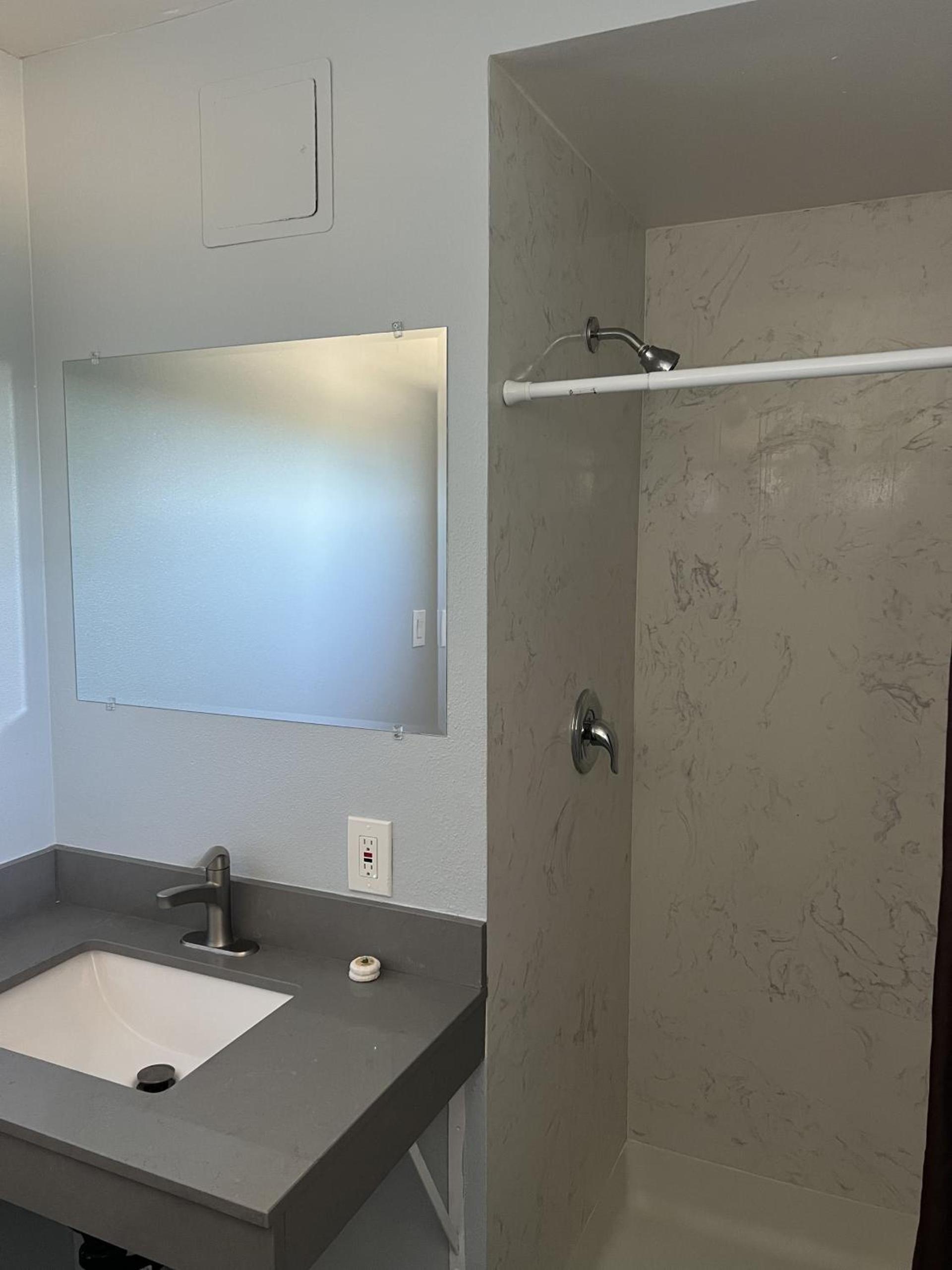 Travel Inn Gilroy photo 11