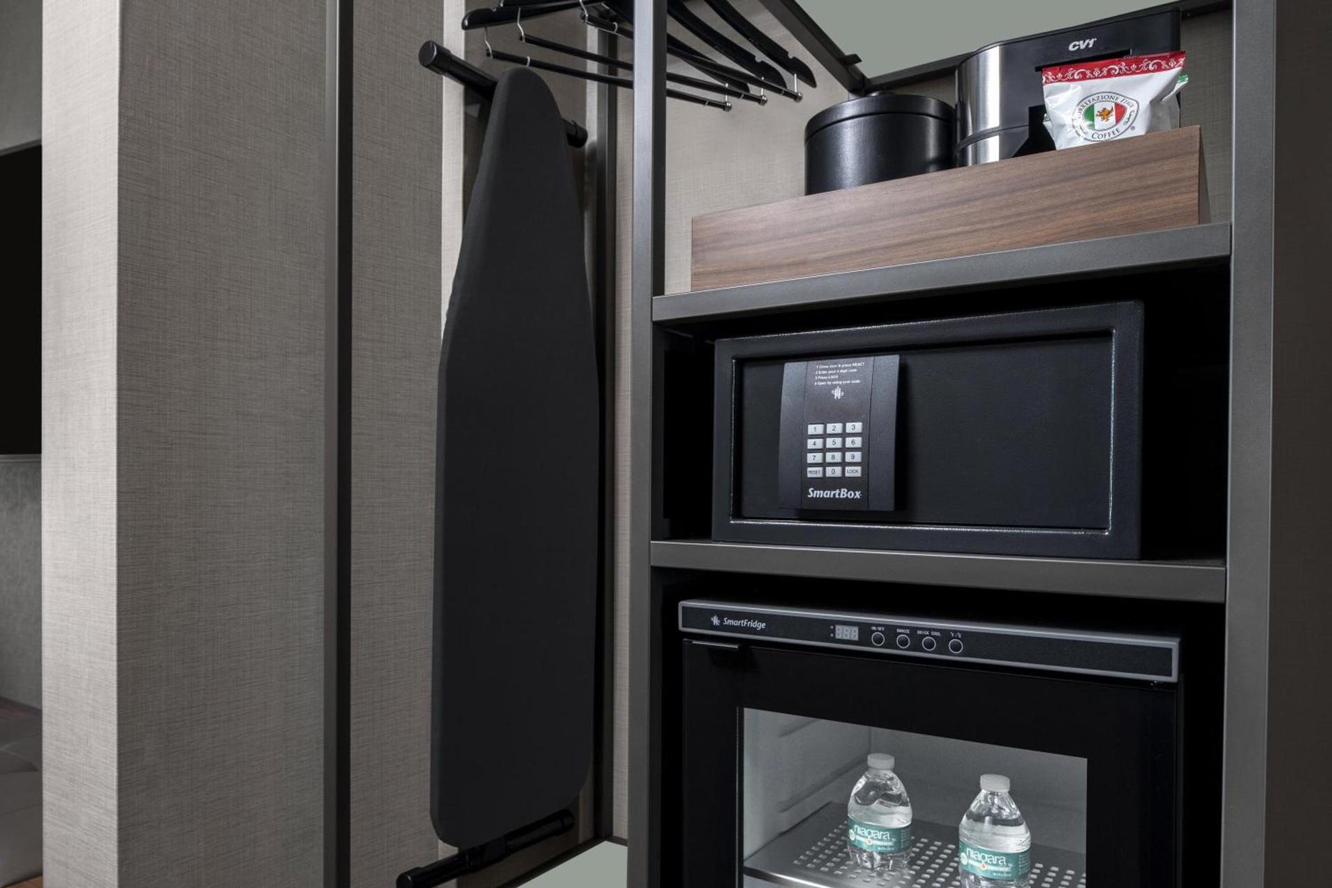 AC Hotel by Marriott Lansing University Area photo 12