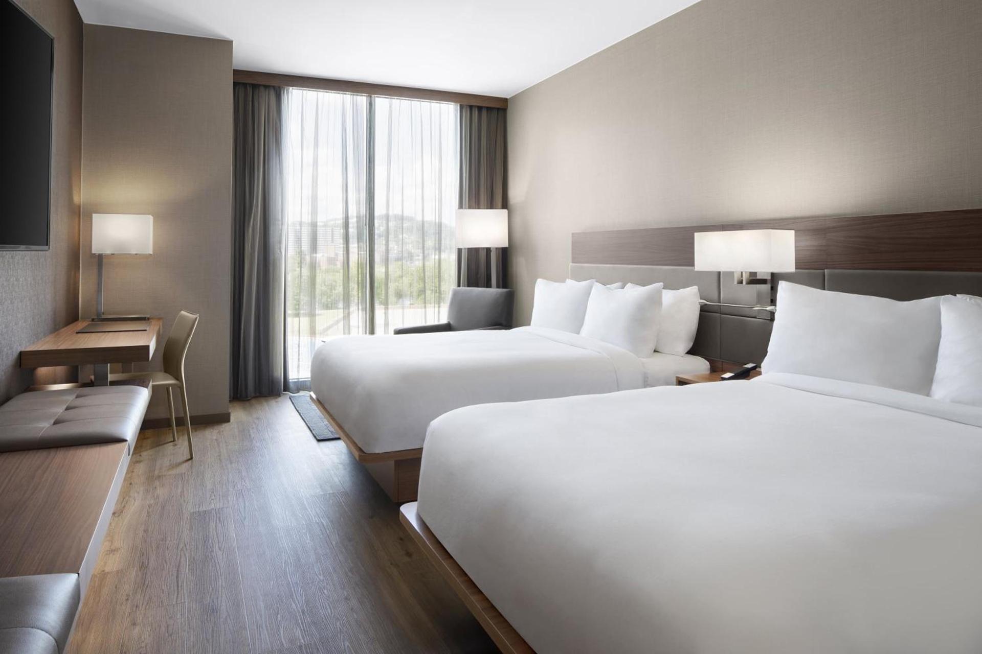 AC Hotel by Marriott Lansing University Area photo 8