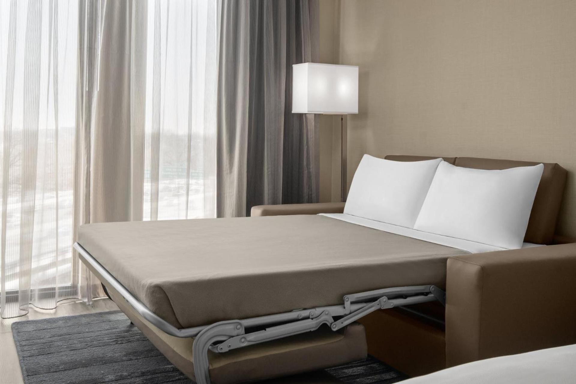 AC Hotel by Marriott Lansing University Area photo 11