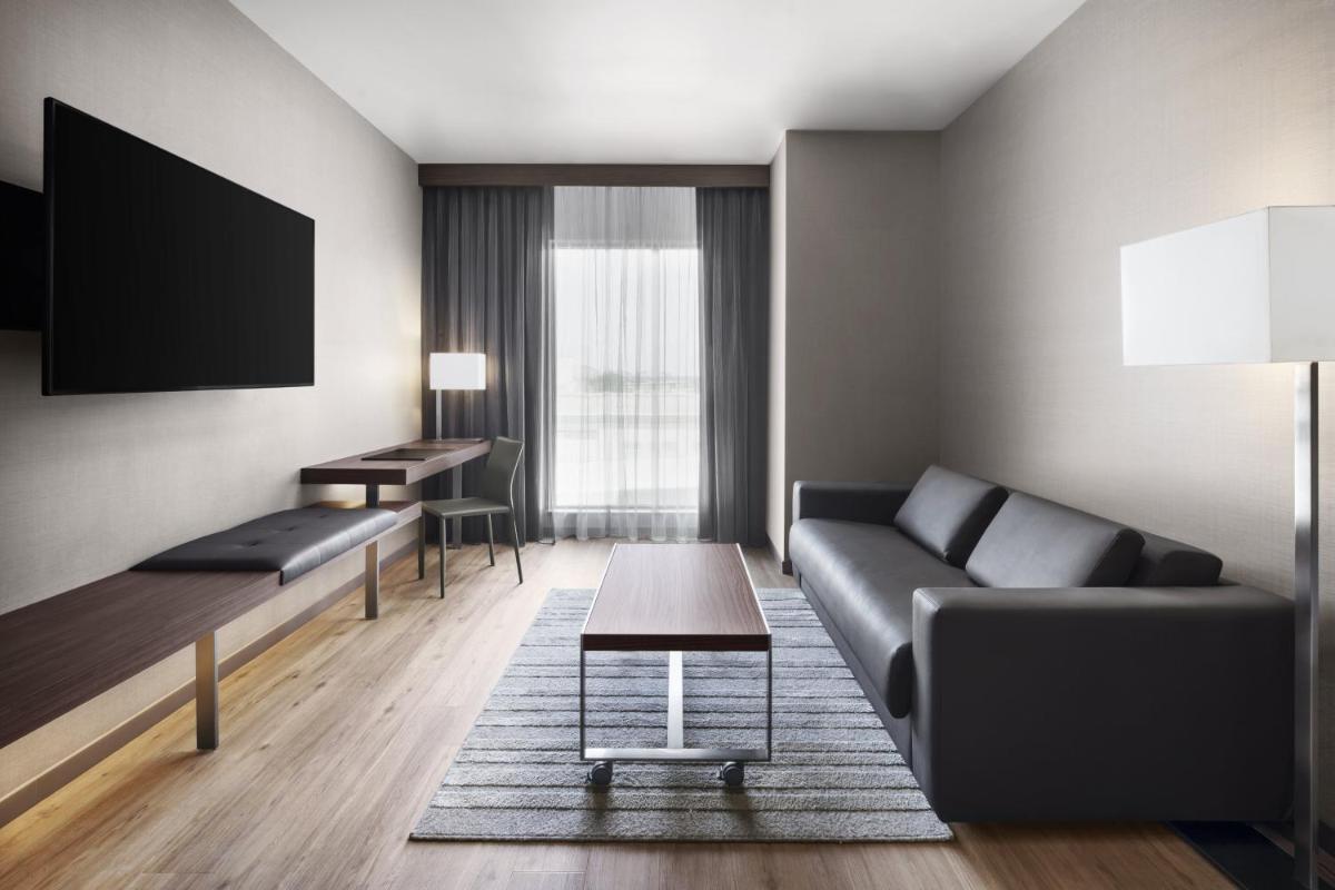 AC Hotel by Marriott Lansing University Area photo 10