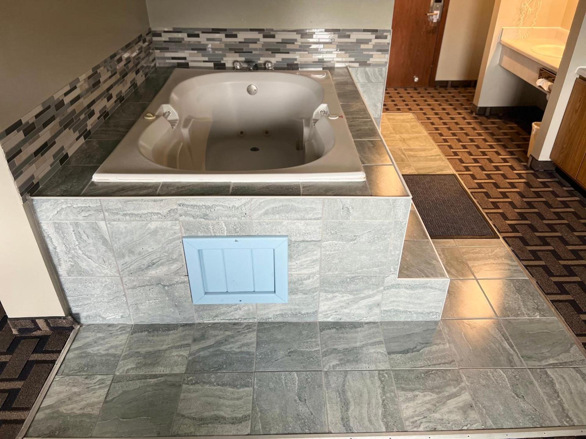 Sky Lodge Inn & Suites - Delavan photo 51
