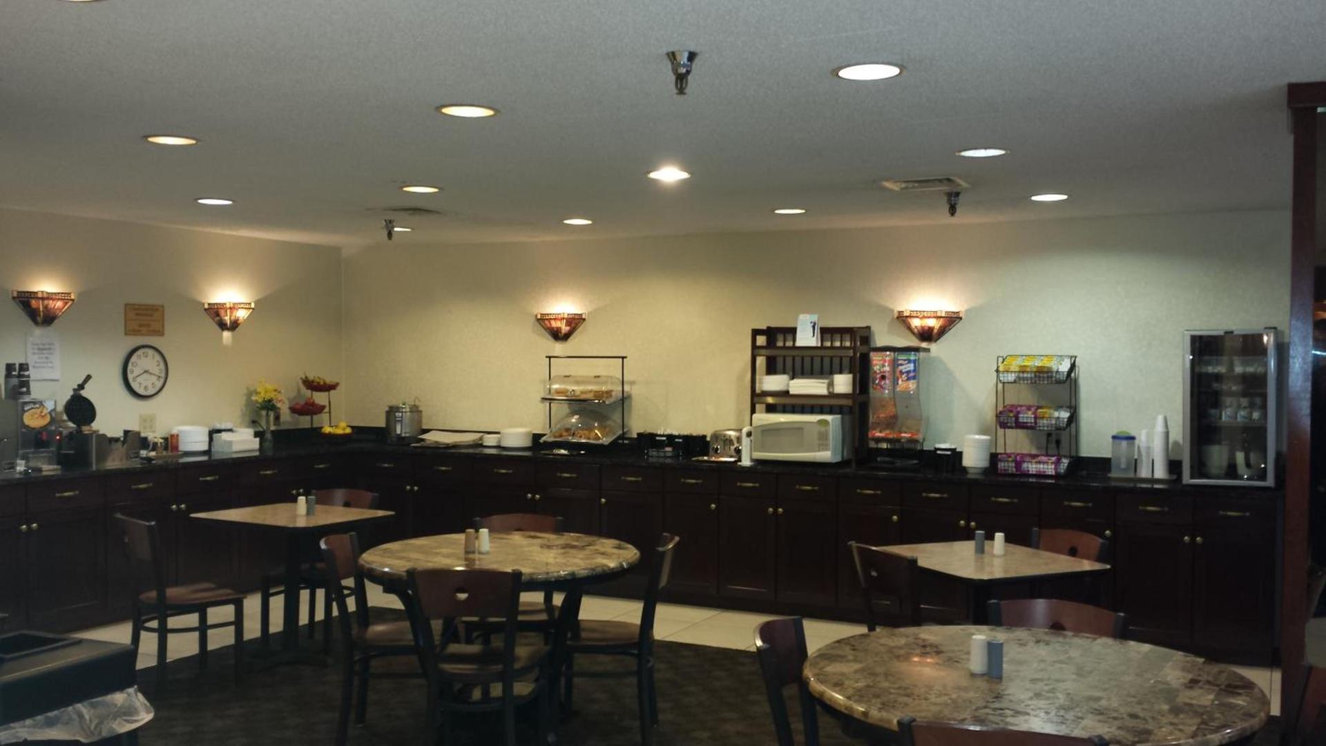 Ramada by Wyndham Bettendorf photo 5