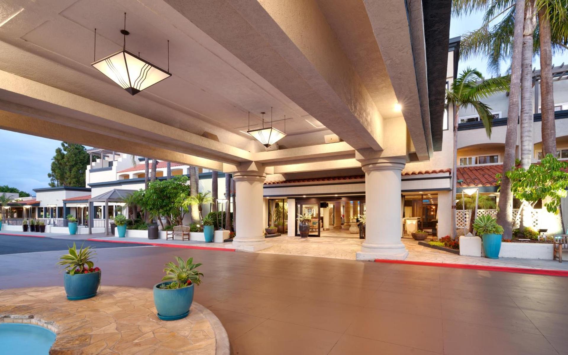 Atrium Hotel Orange County photo 5