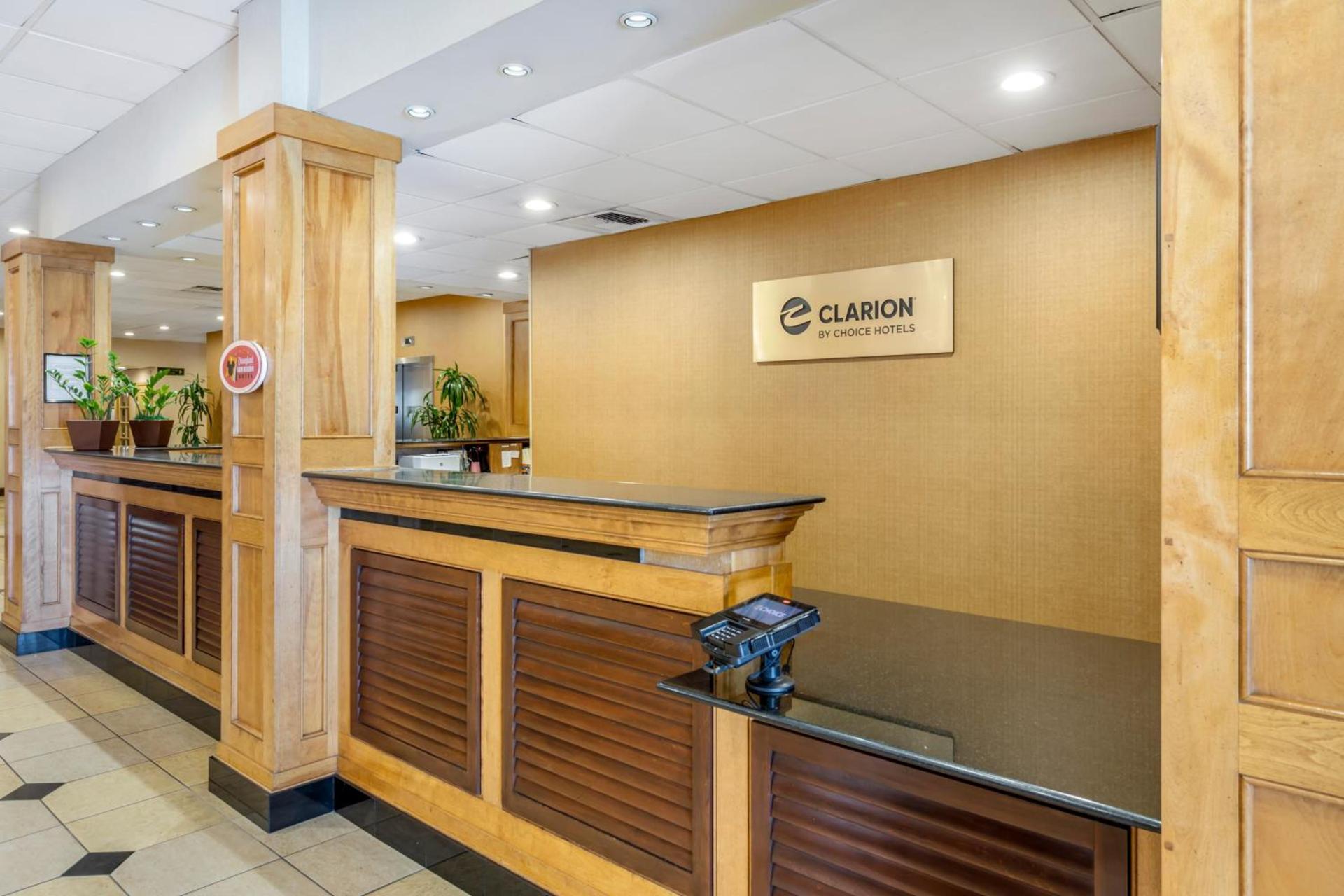 Clarion Hotel Anaheim Resort photo 4