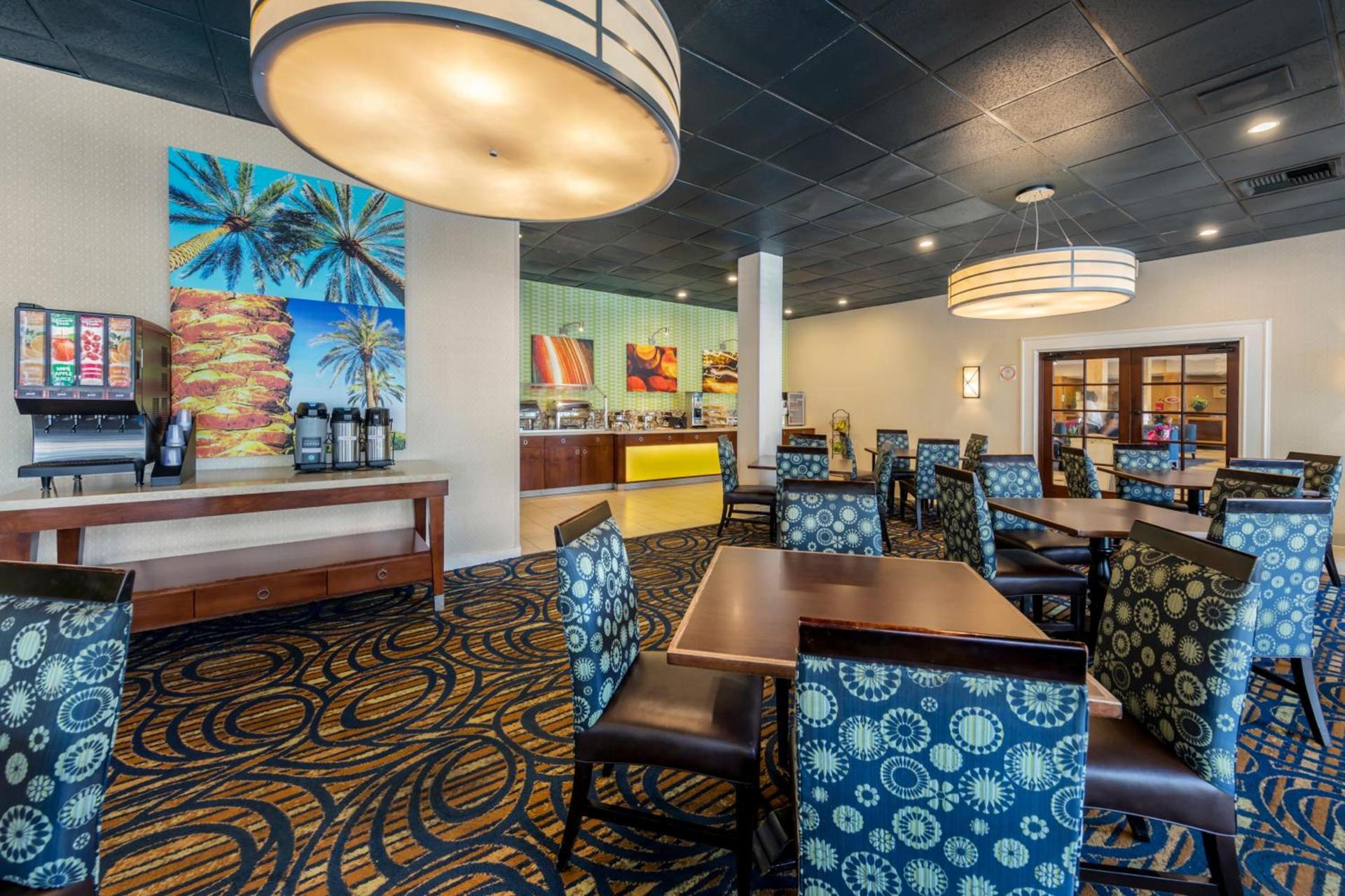 Clarion Hotel Anaheim Resort photo 7
