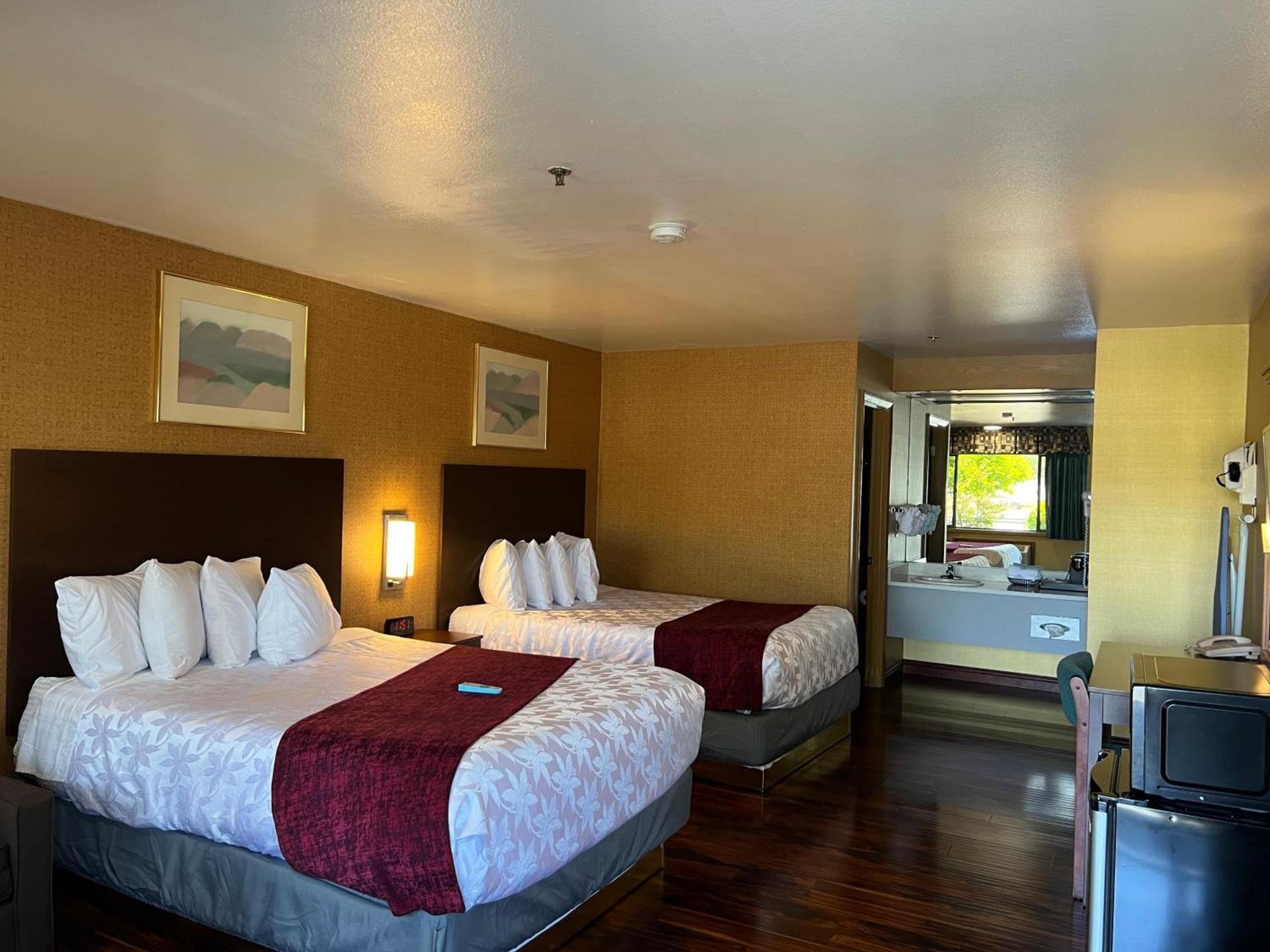 Americas Best Value Inn Phoenix Medford photo 12