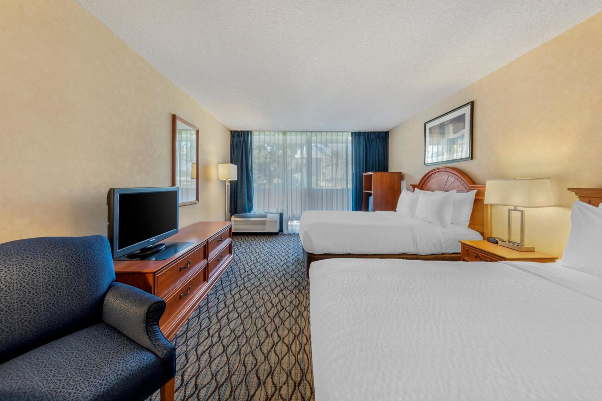 Clarion Hotel Anaheim Resort photo 33