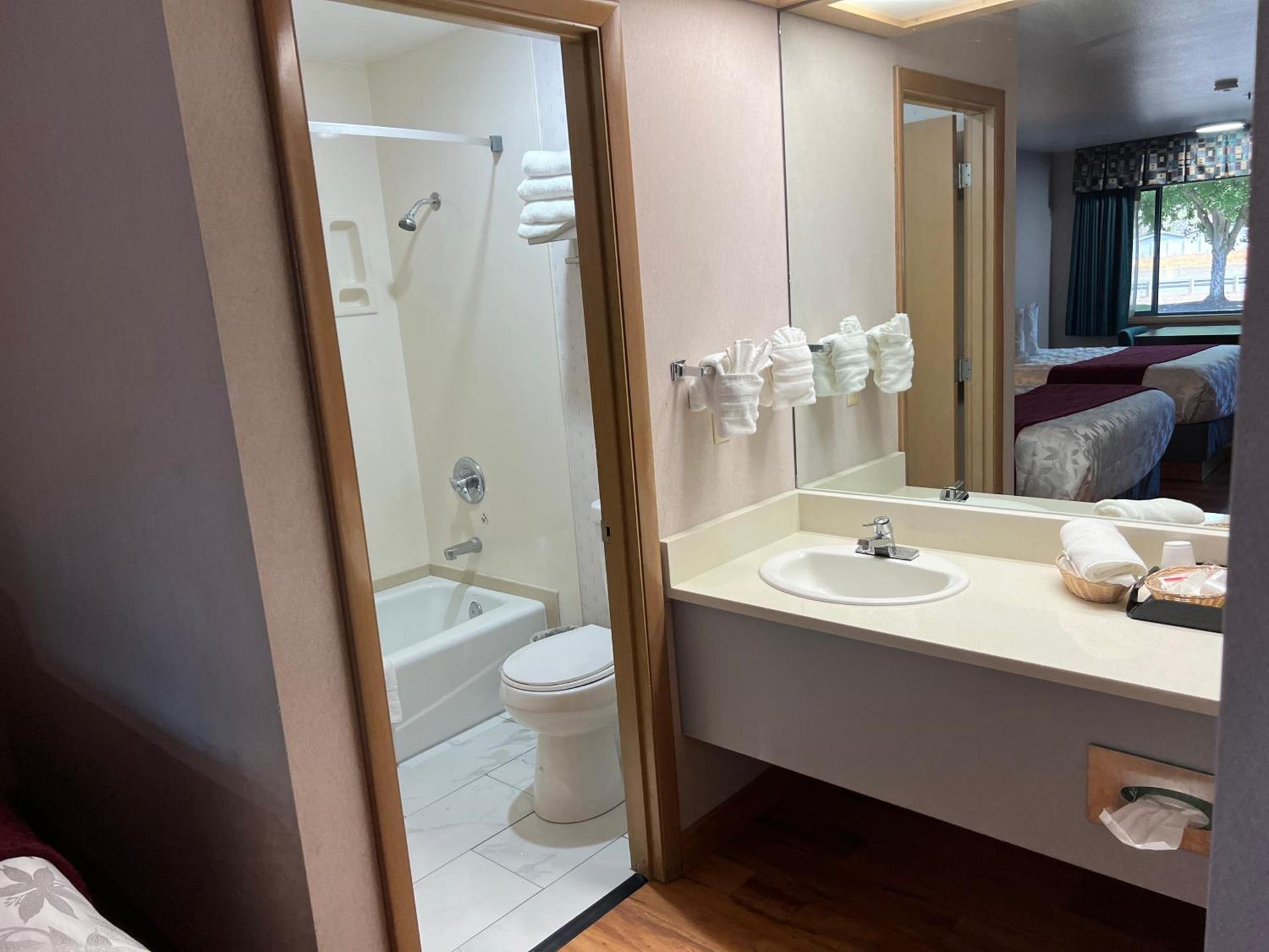 Americas Best Value Inn Phoenix Medford photo 28