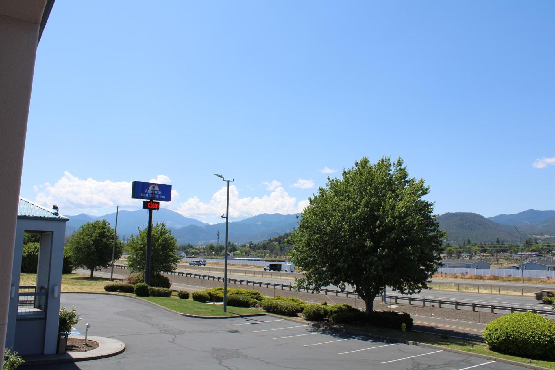Americas Best Value Inn Phoenix Medford photo 31
