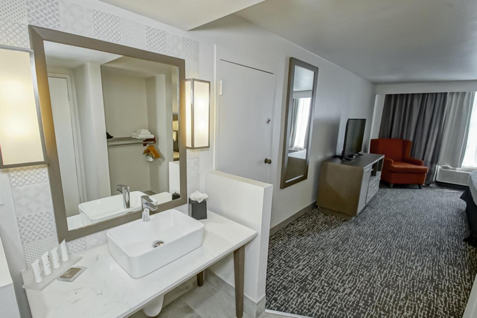 Country Inn & Suites by Radisson, New Orleans I-10 East, LA photo 44
