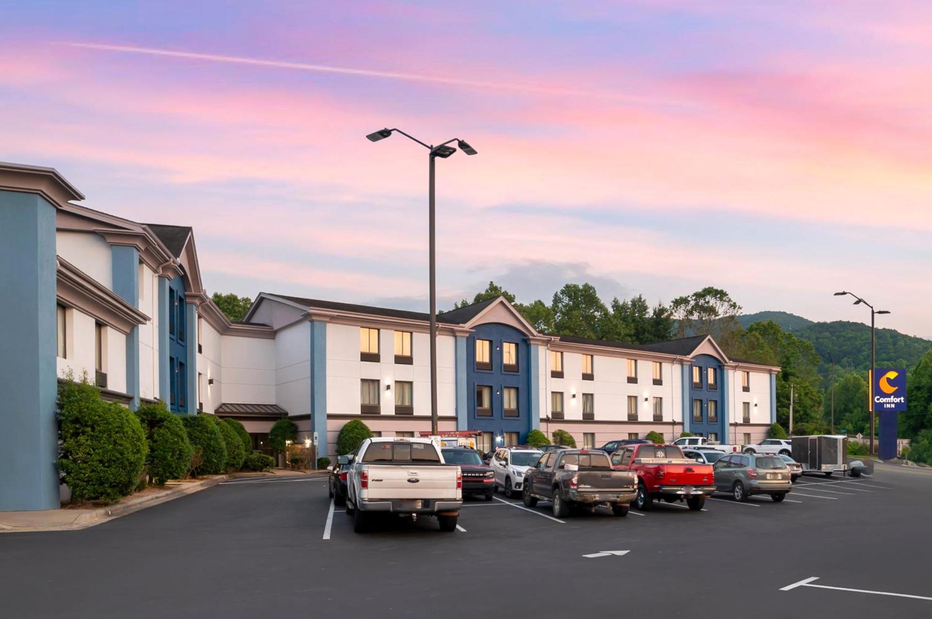 Spark by Hilton Asheville Blue Ridge Parkway photo 67